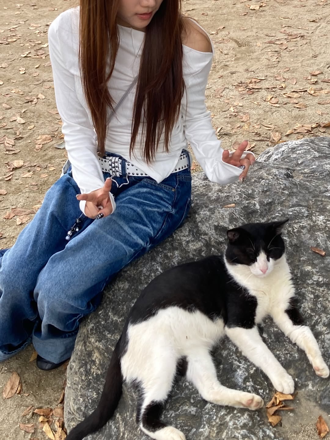 SSERPE Starry Night Washed Wide Denim Pants Blue 착용 스타일 - 4
