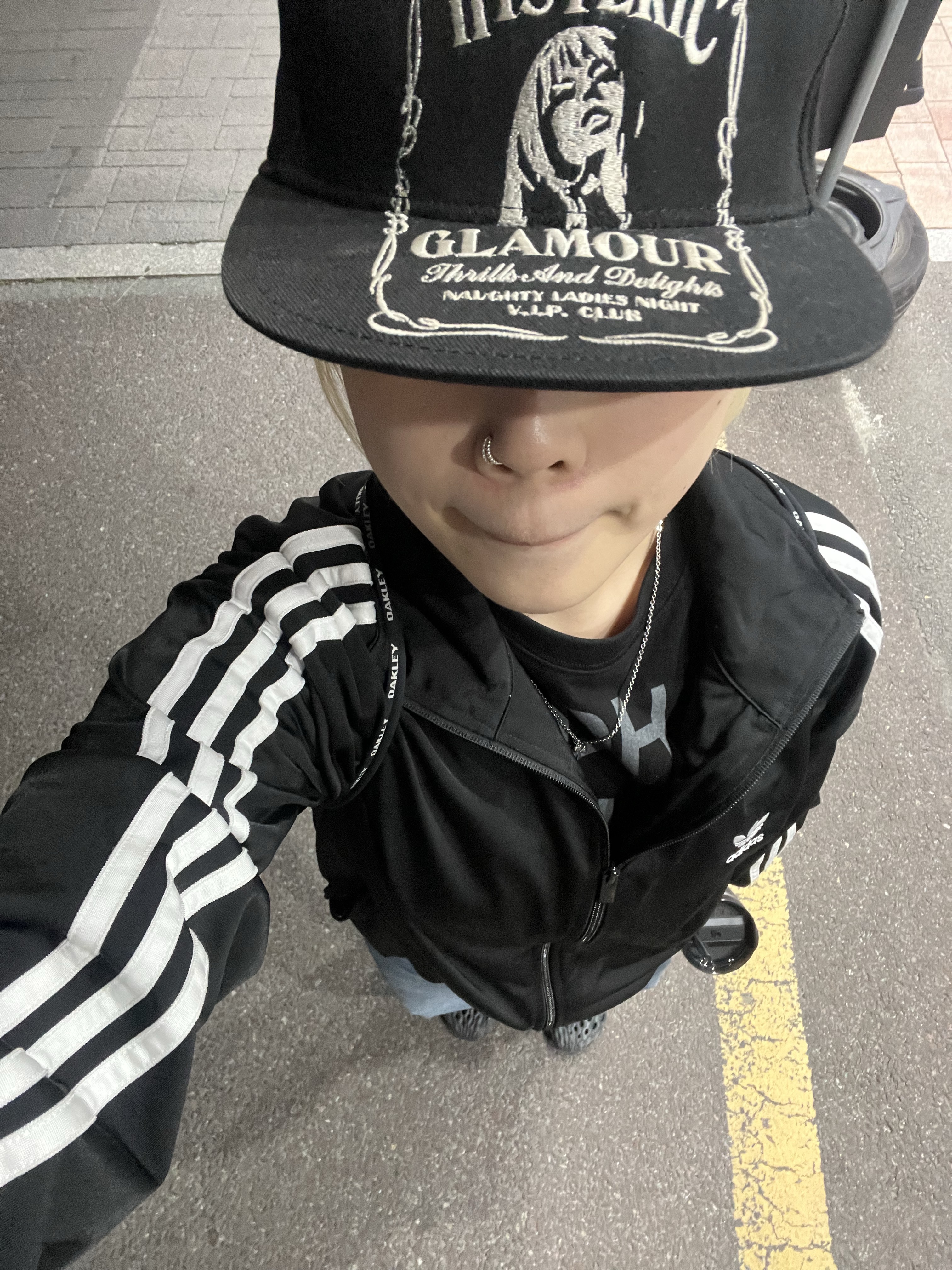 Hysteric Glamour HYS Whisky Embroidery Cap Black, Adidas Adicolor Classics Firebird Track Top Black - KR Sizing 착용 스타일