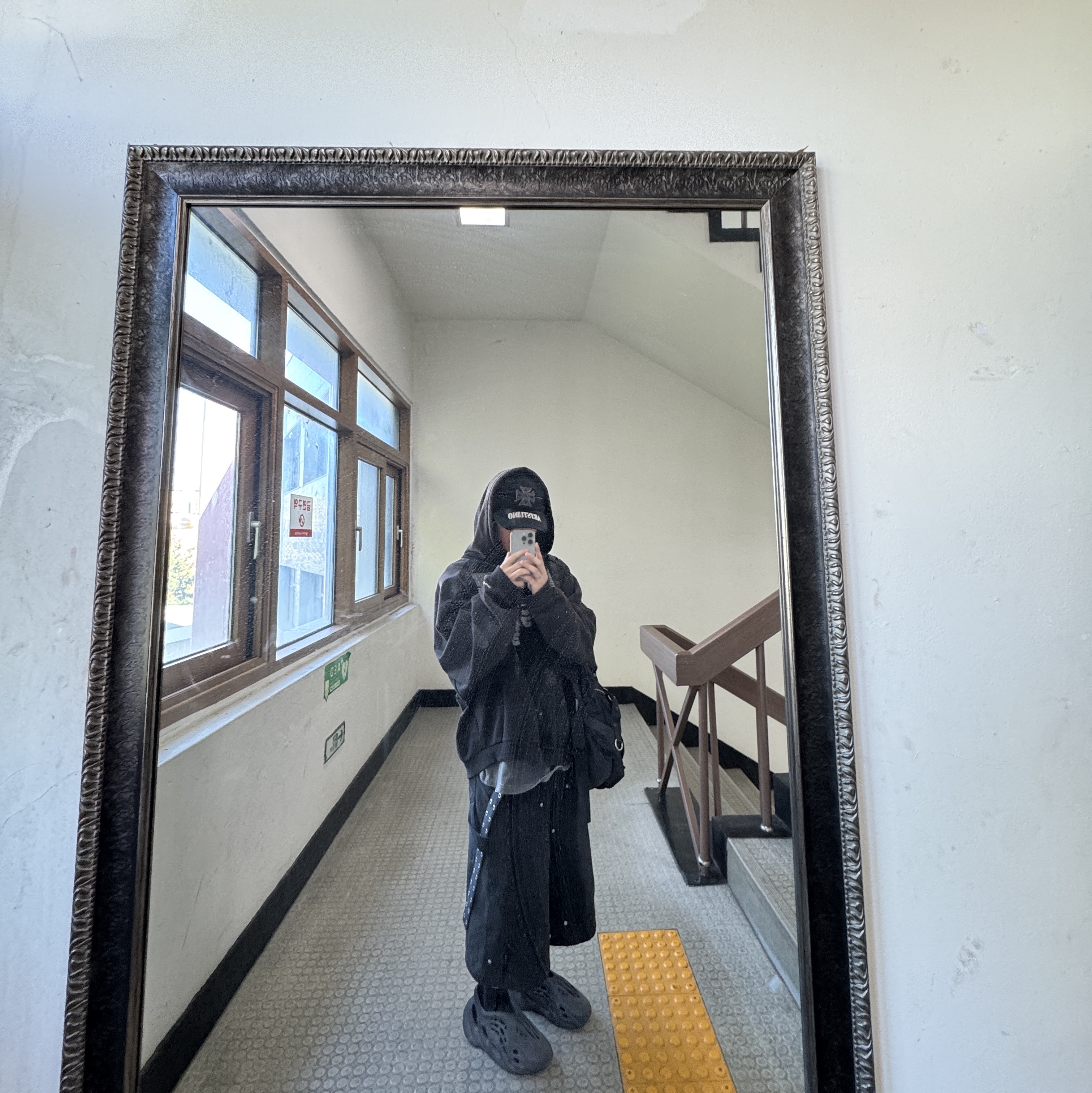 Kamien x MJD Double Hole Belt Black Shearling Calfskin, Adidas Yeezy Foam RNNR Onyx 착용 스타일