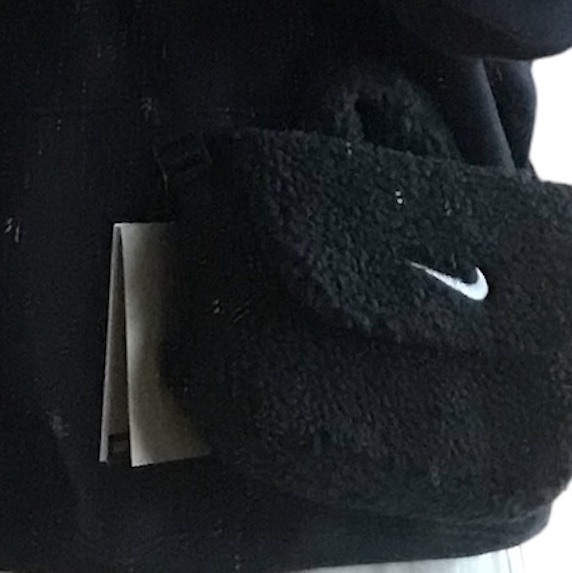 (Kids) Nike NSW Faux Fur Crossbody Bag Black 착용 스타일