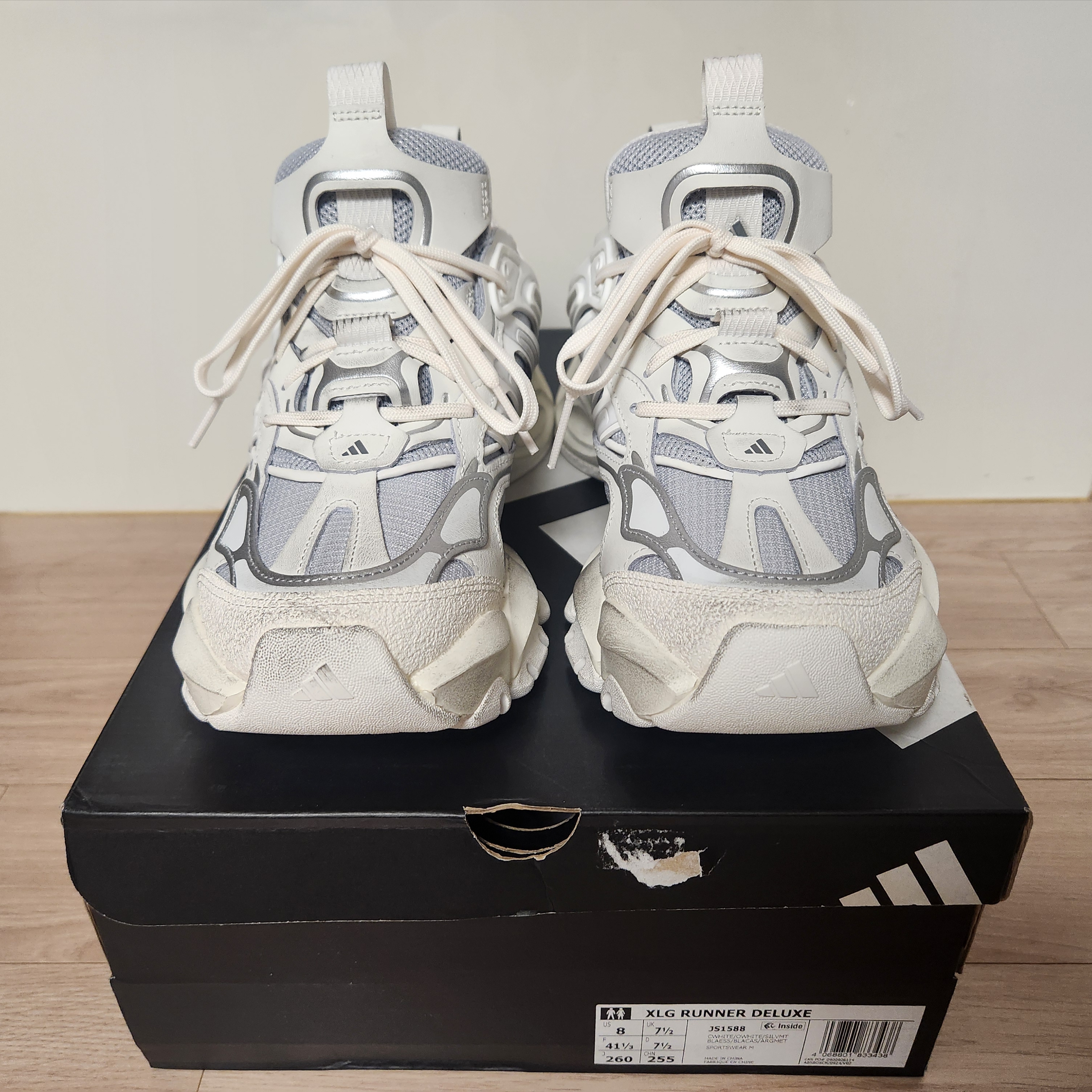 Adidas Vento XLG Deluxe Sneakers Core White Silver Metallic 착용 스타일 - 2