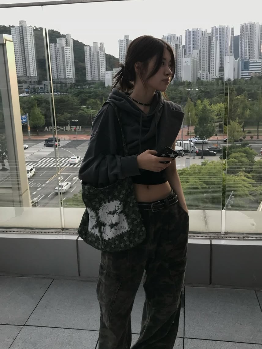 SSERPE Stars Comouflage Eco Bag Khaki, SSERPE Stars Comouflage Eco Bag Beige 착용 스타일 - 1