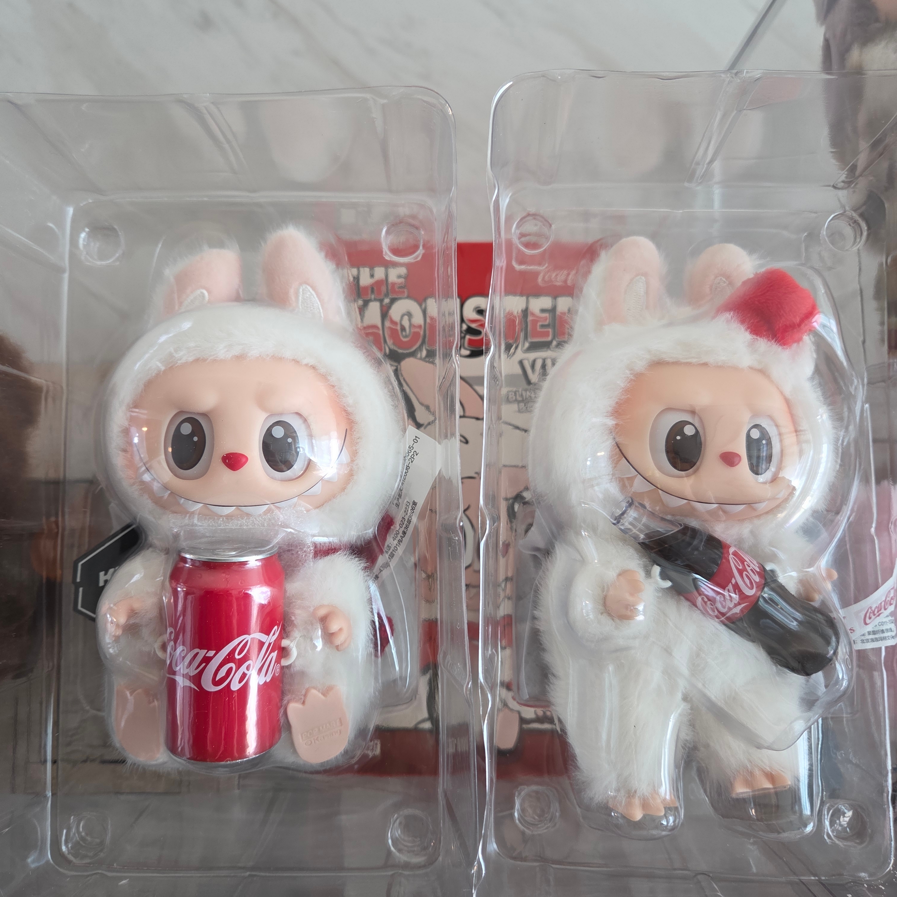Pop Mart Labubu Coca Cola Series Happy Factor Keyring (Opened Case) 착용 스타일