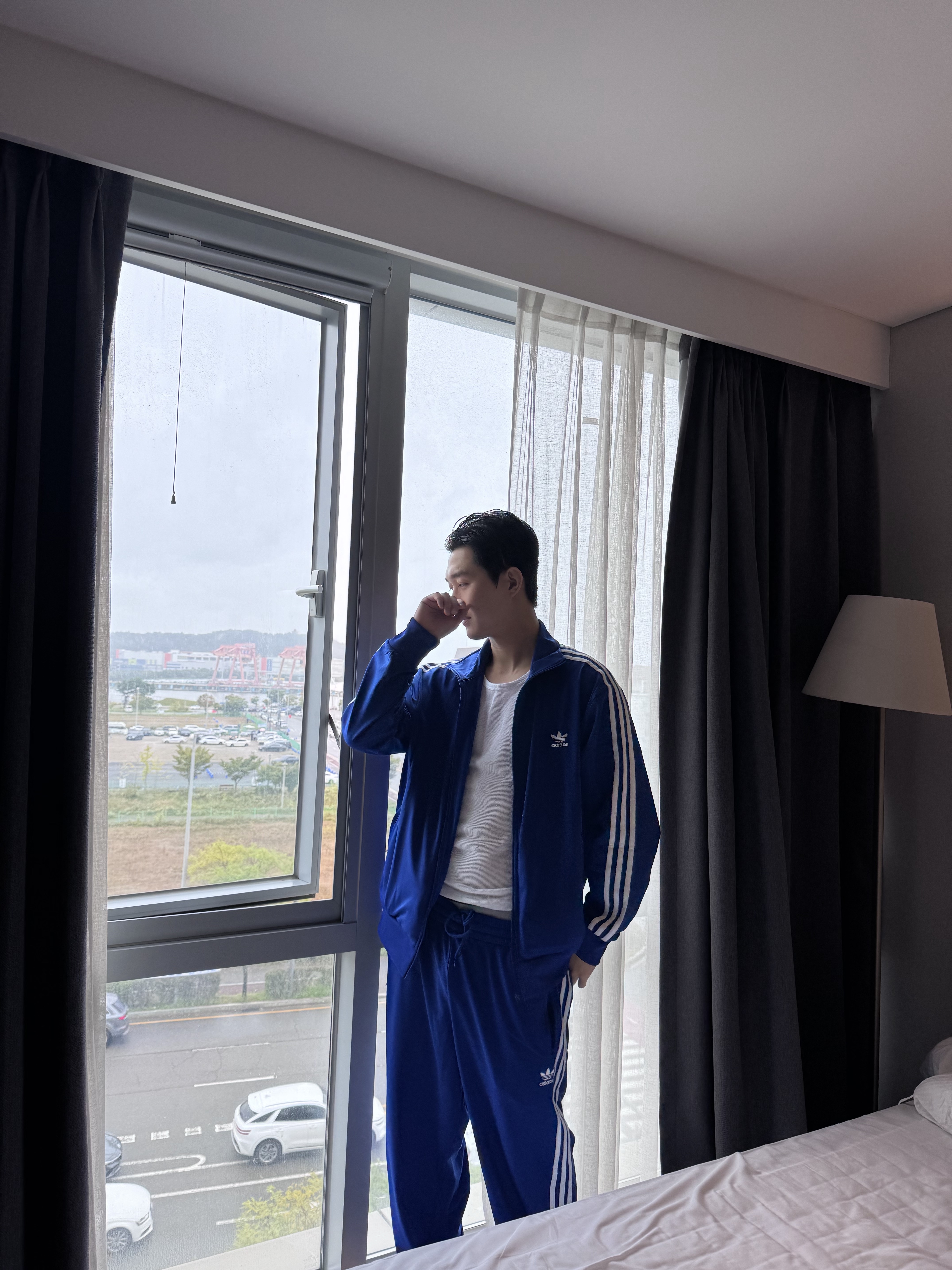 Adidas Adicolor Classics Firebird Track Top Black - KR Sizing, Adidas Adicolor Classics Firebird Track Tracksuit Bottoms Semi Lucid Blue - KR Sizing 착용 스타일 - 1