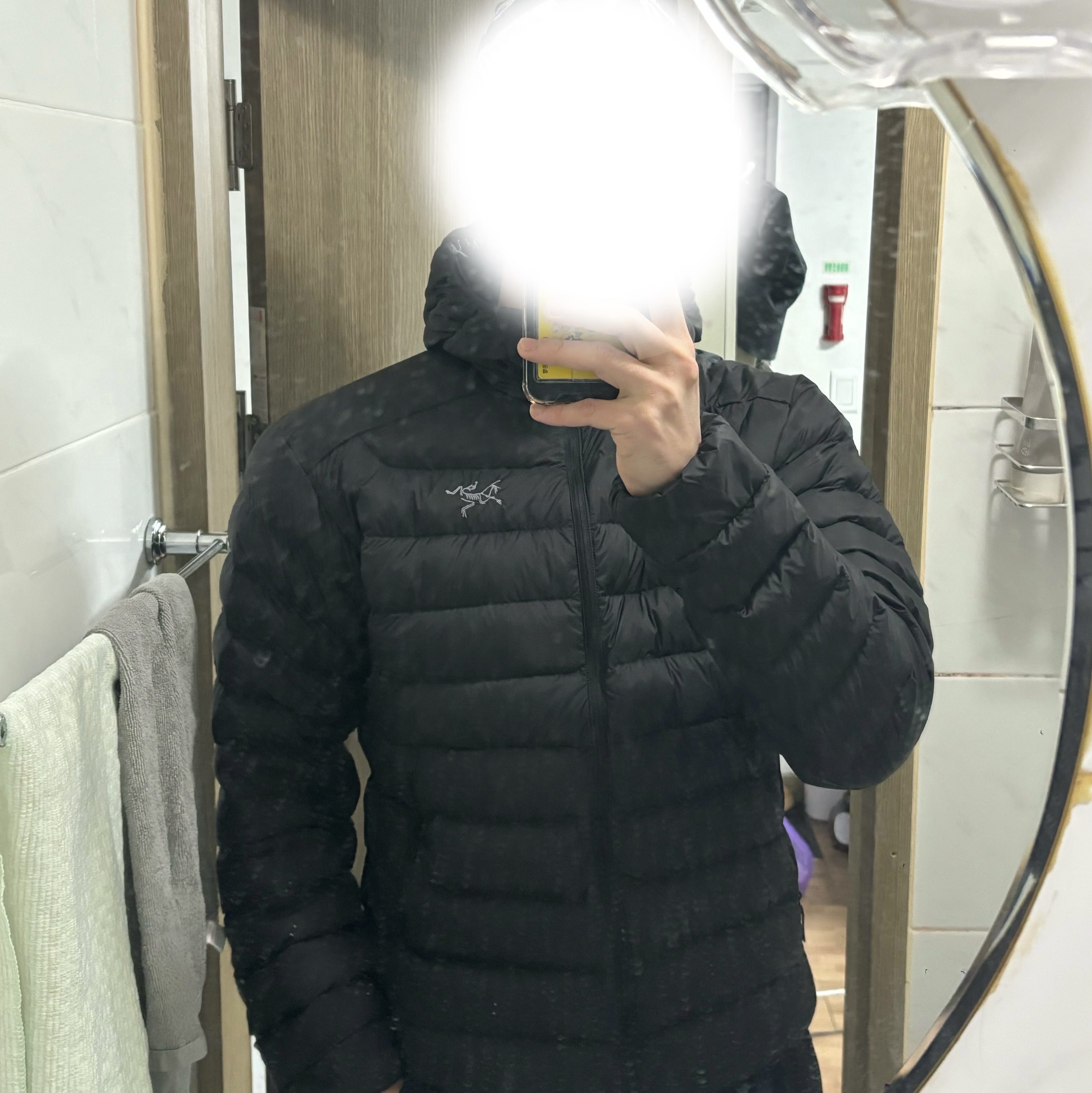 Arc'teryx Cerium Hoody Black 착용 스타일