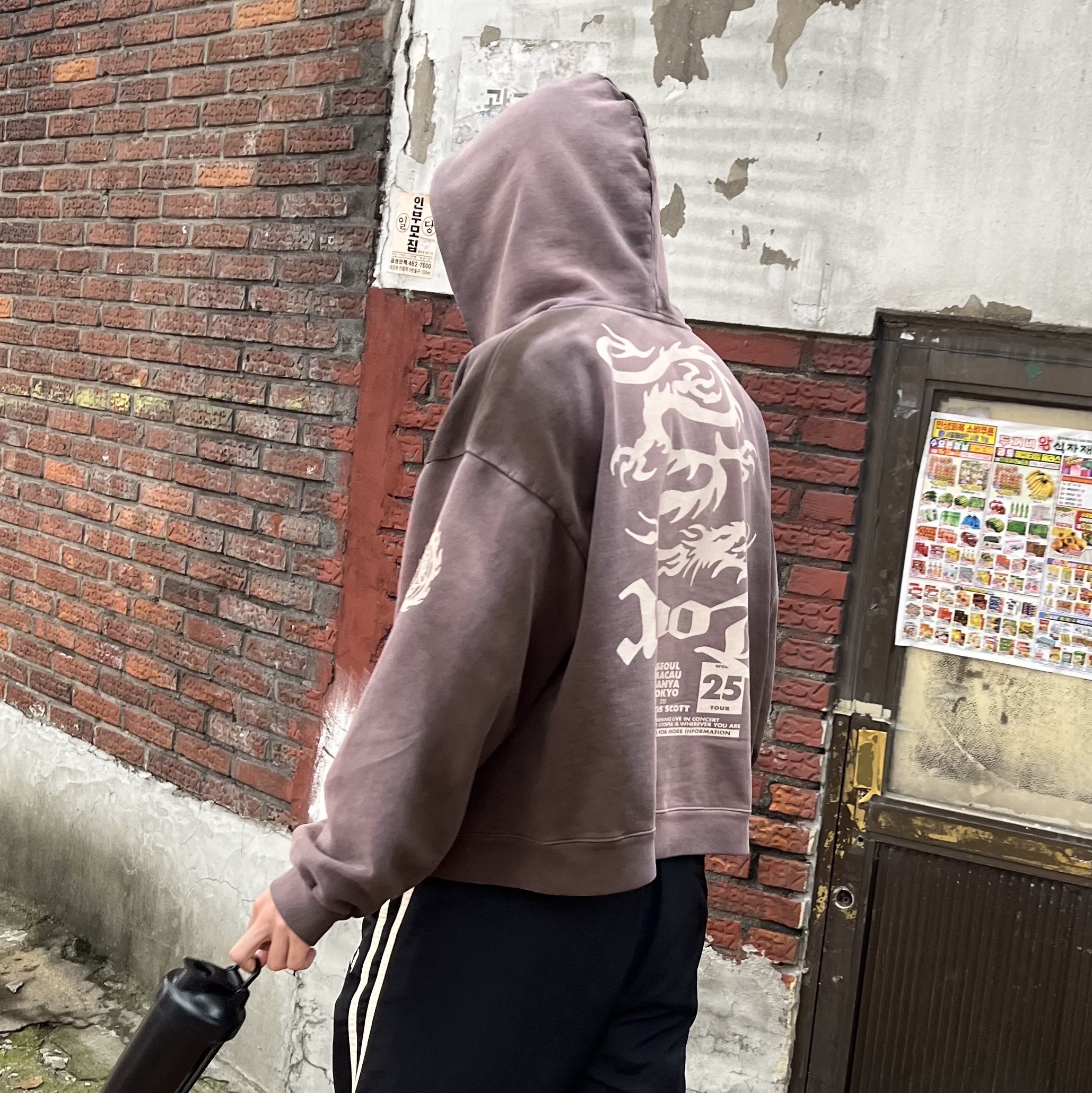 Travis Scott Circus Maximus Stadium Tour 25 Zip Hoodie 착용 스타일