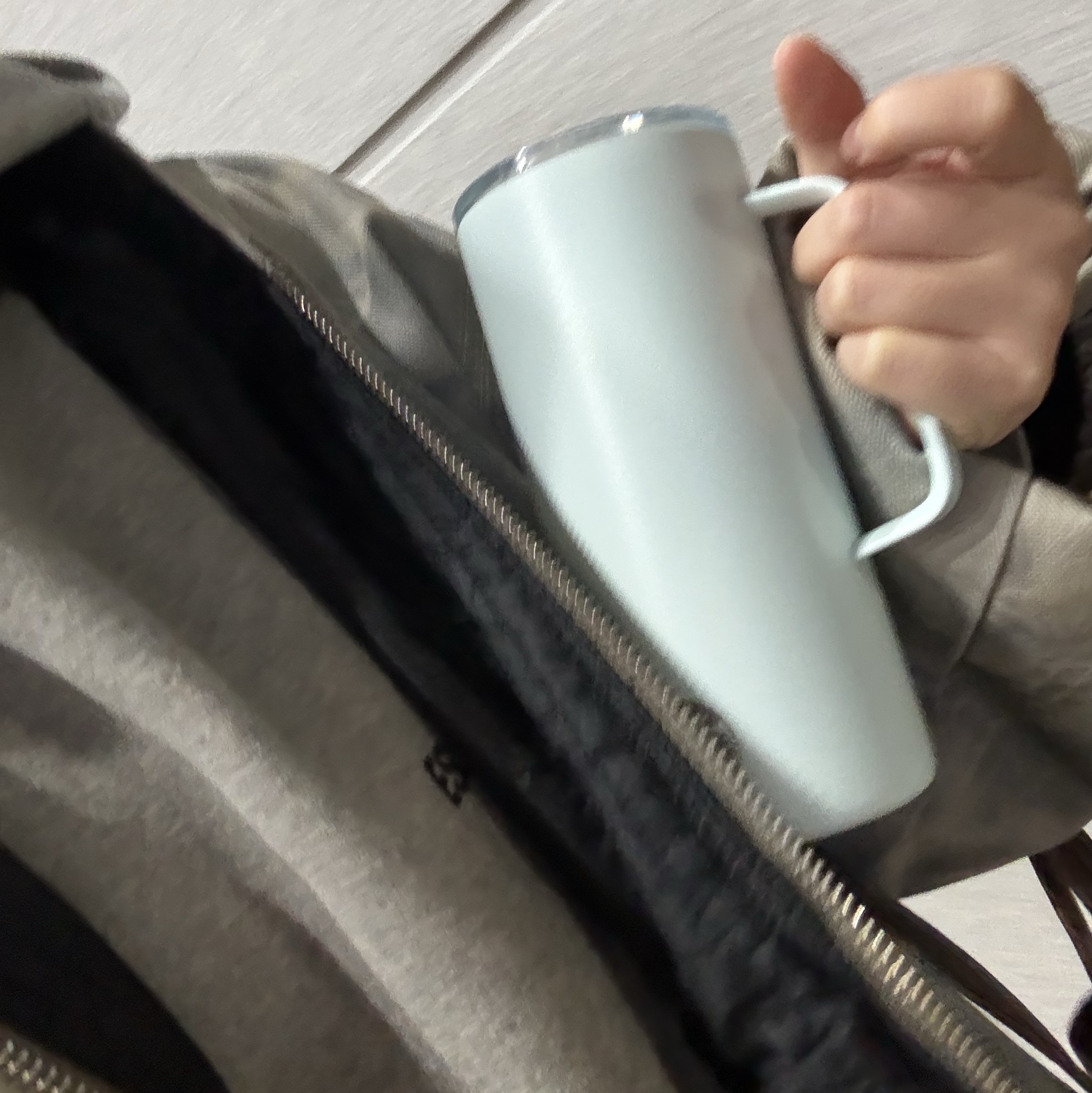 Starbucks SS Tank Tumbler Mint 503ml 착용 스타일