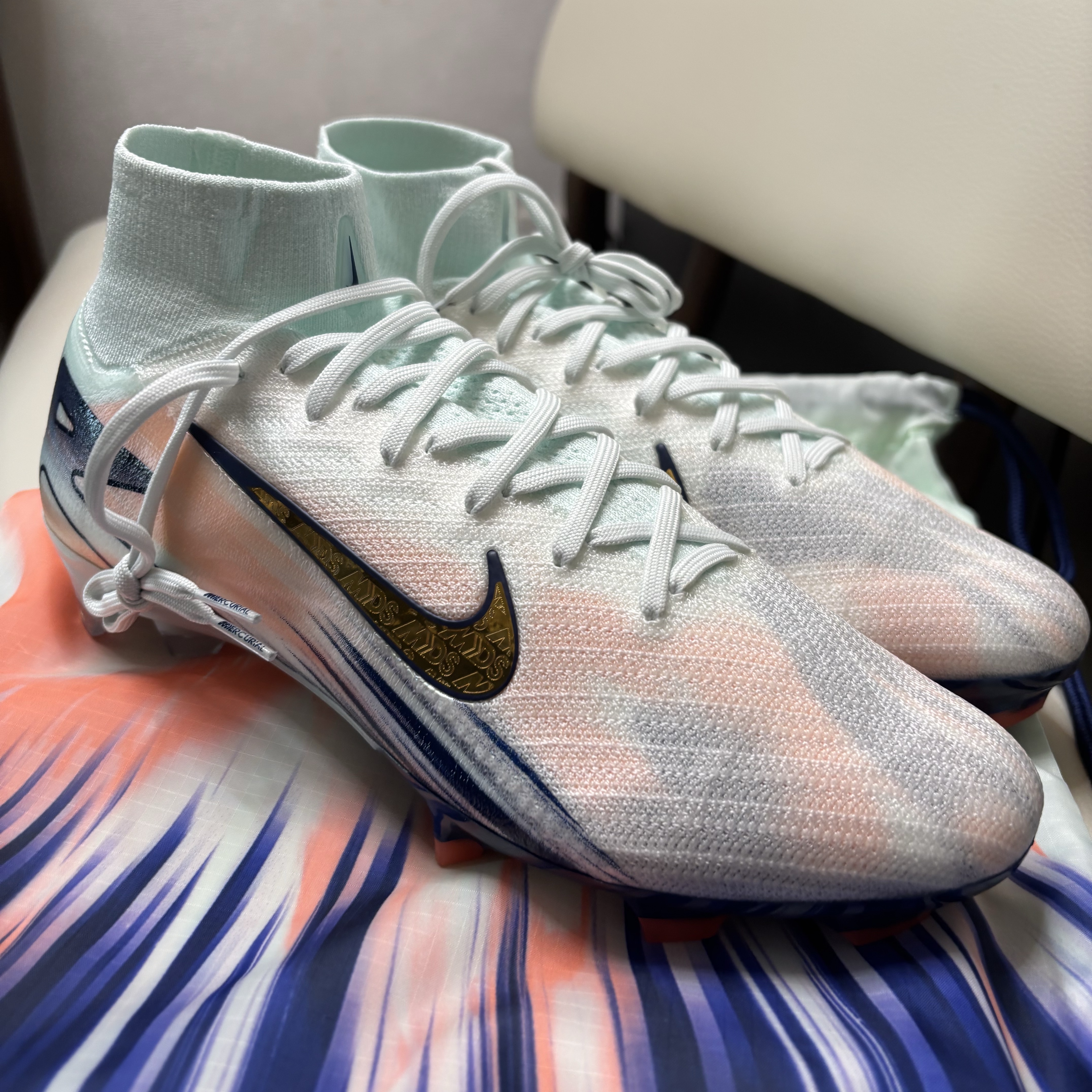 Nike Superfly 10 Elite Mercurial Dream Speed FG High Top Cleat Barely Green Crimson Pulse 착용 스타일 - 2