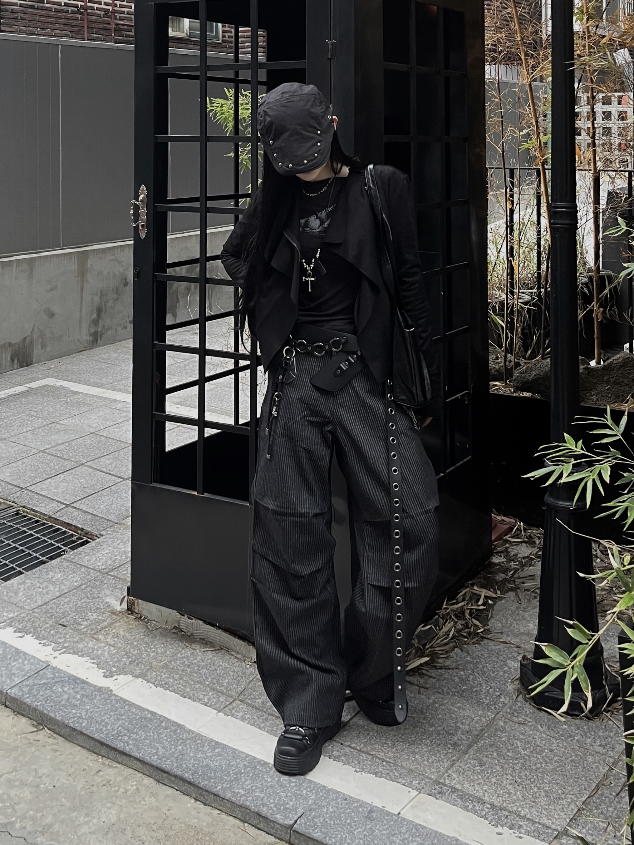 SLOW RECORD HOUSE Double Pintuck Stripe Denim Pants 착용 스타일 - 1