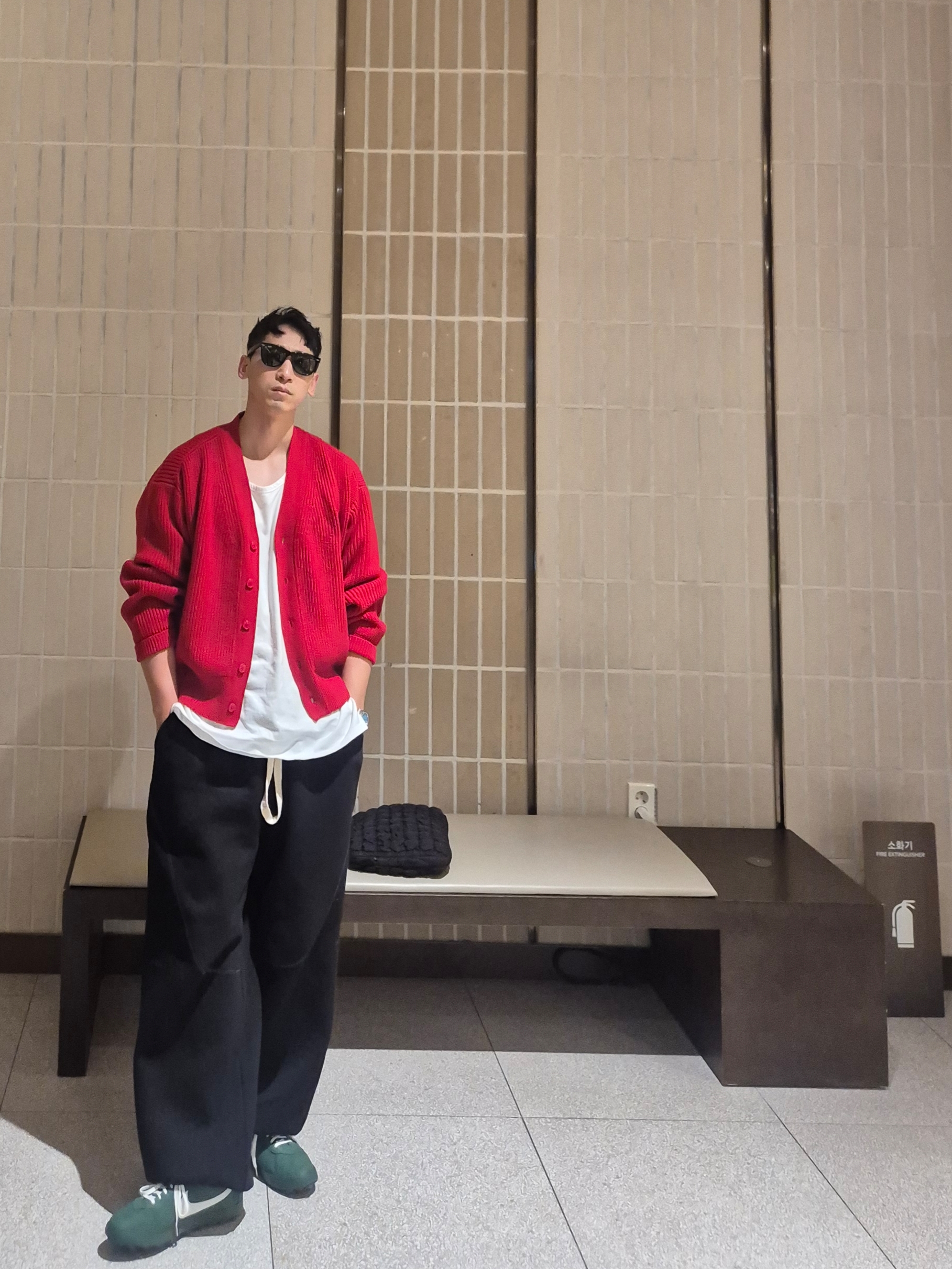 Nike Astrograbber Fir and Phantom, Undermycar Mu.112 Original Logo Curve Line Stitch Bonded Sweat Pants Black 착용 스타일 - 1