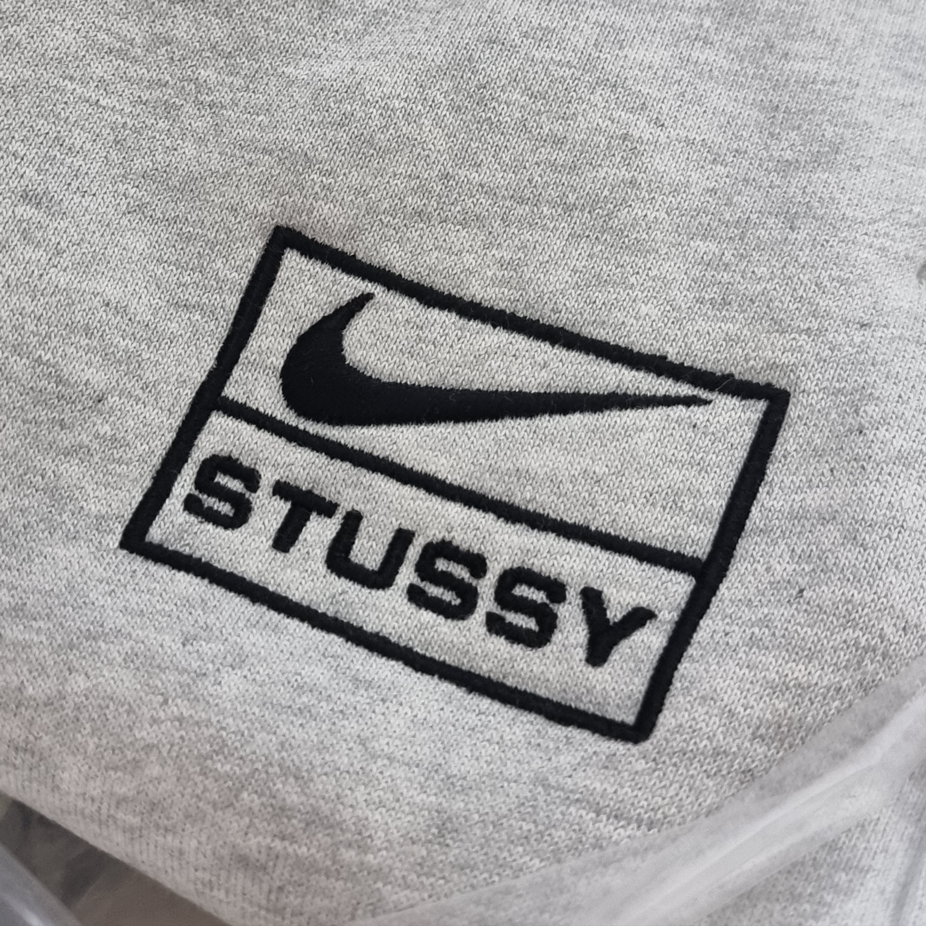 Nike x Stussy Fleece Pants Grey Heather (FN5231-050) 착용 스타일