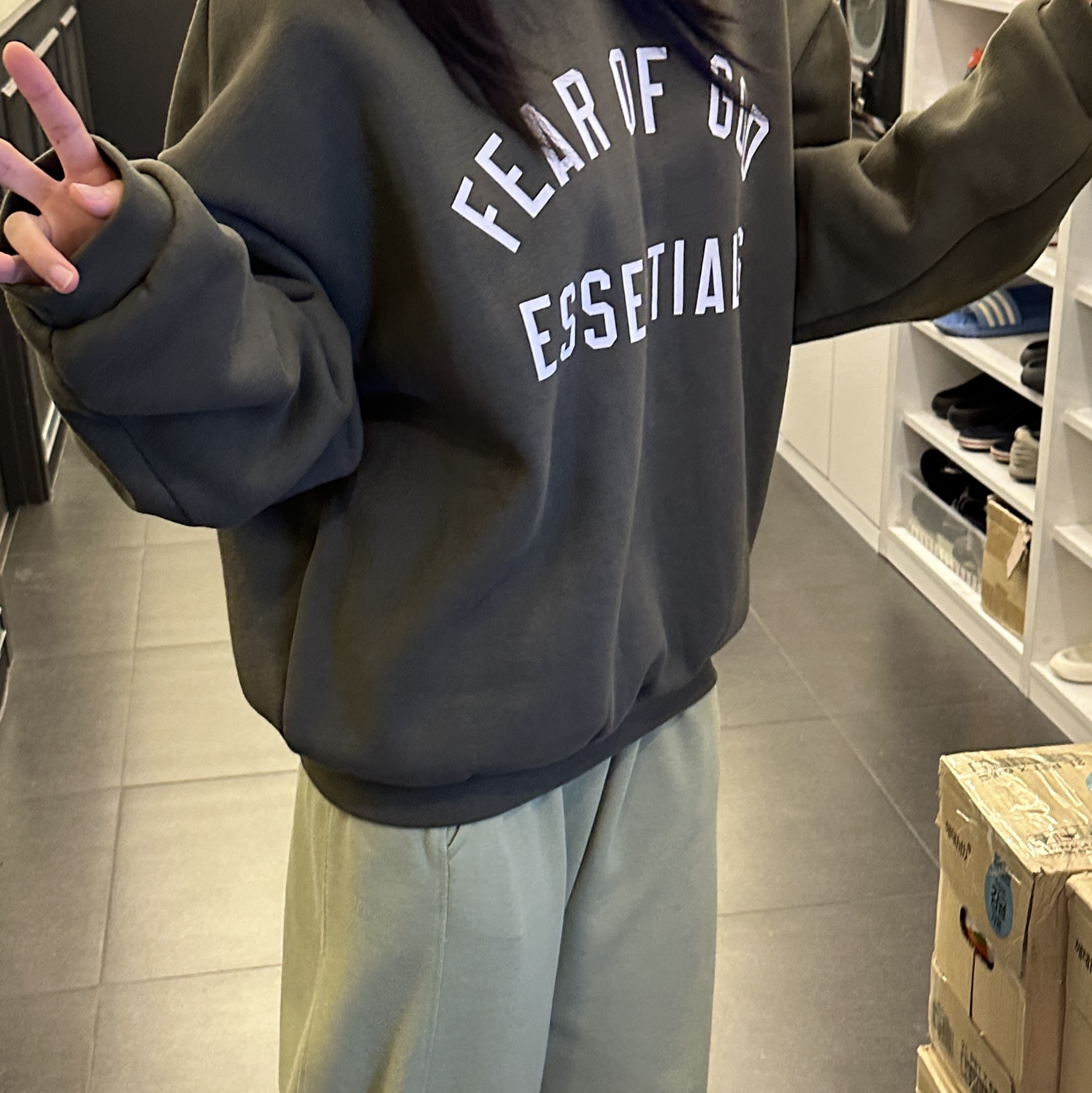 Essentials Fleece Hoodie Military - 24FW 착용 스타일 - 1