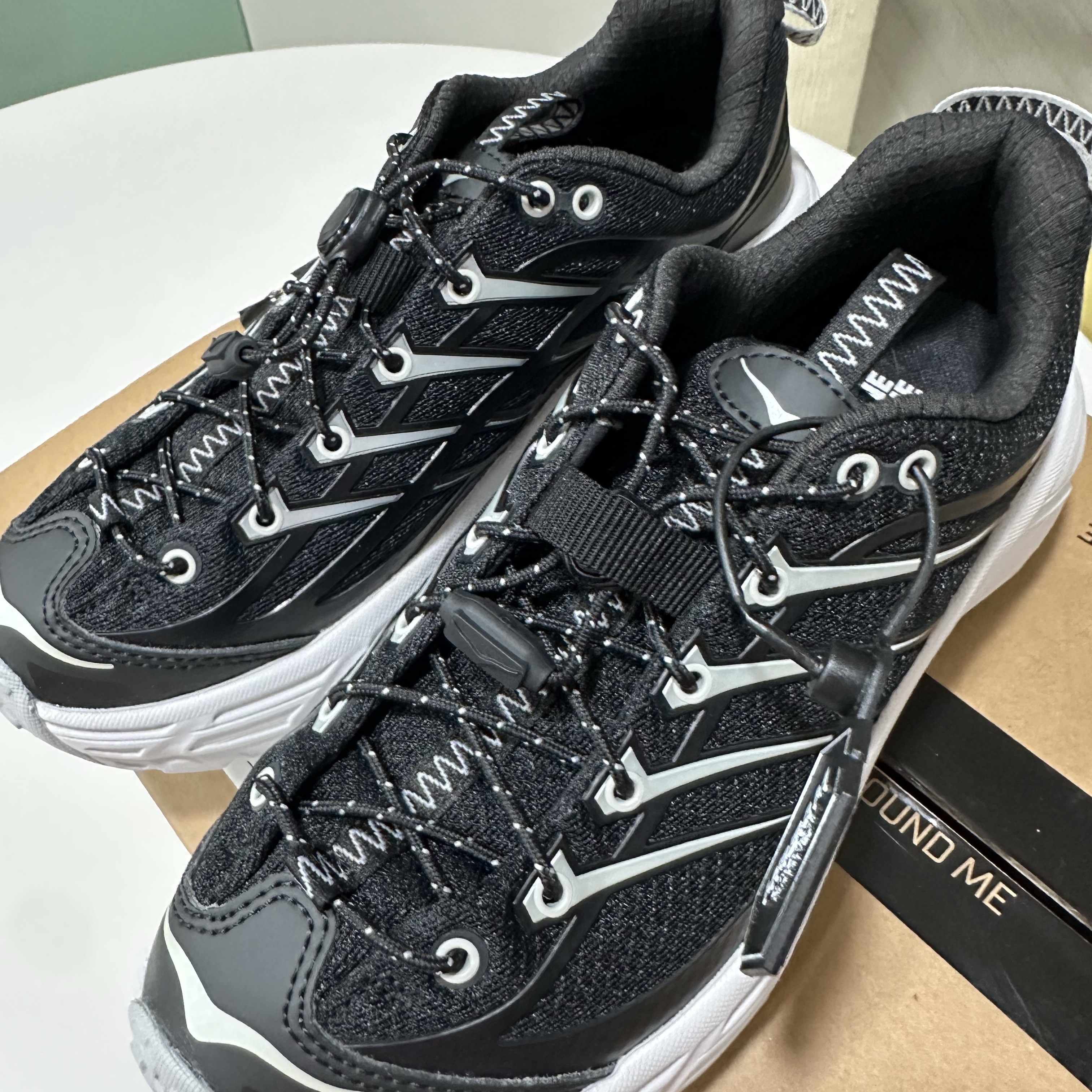 Hoka Mafate Three 2 Black Cosmic Grey 착용 스타일