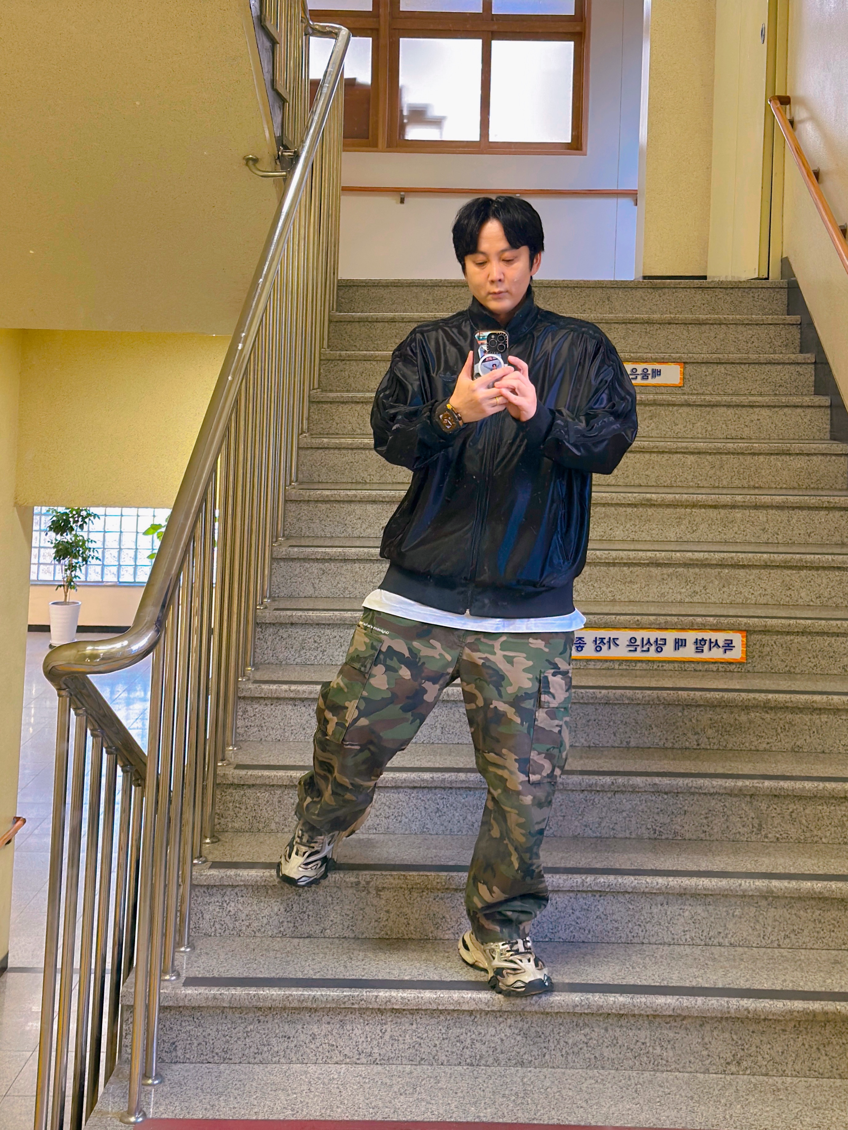 Adidas Q3 Oversized Track Top Black - KR Sizing 착용 스타일 - 2