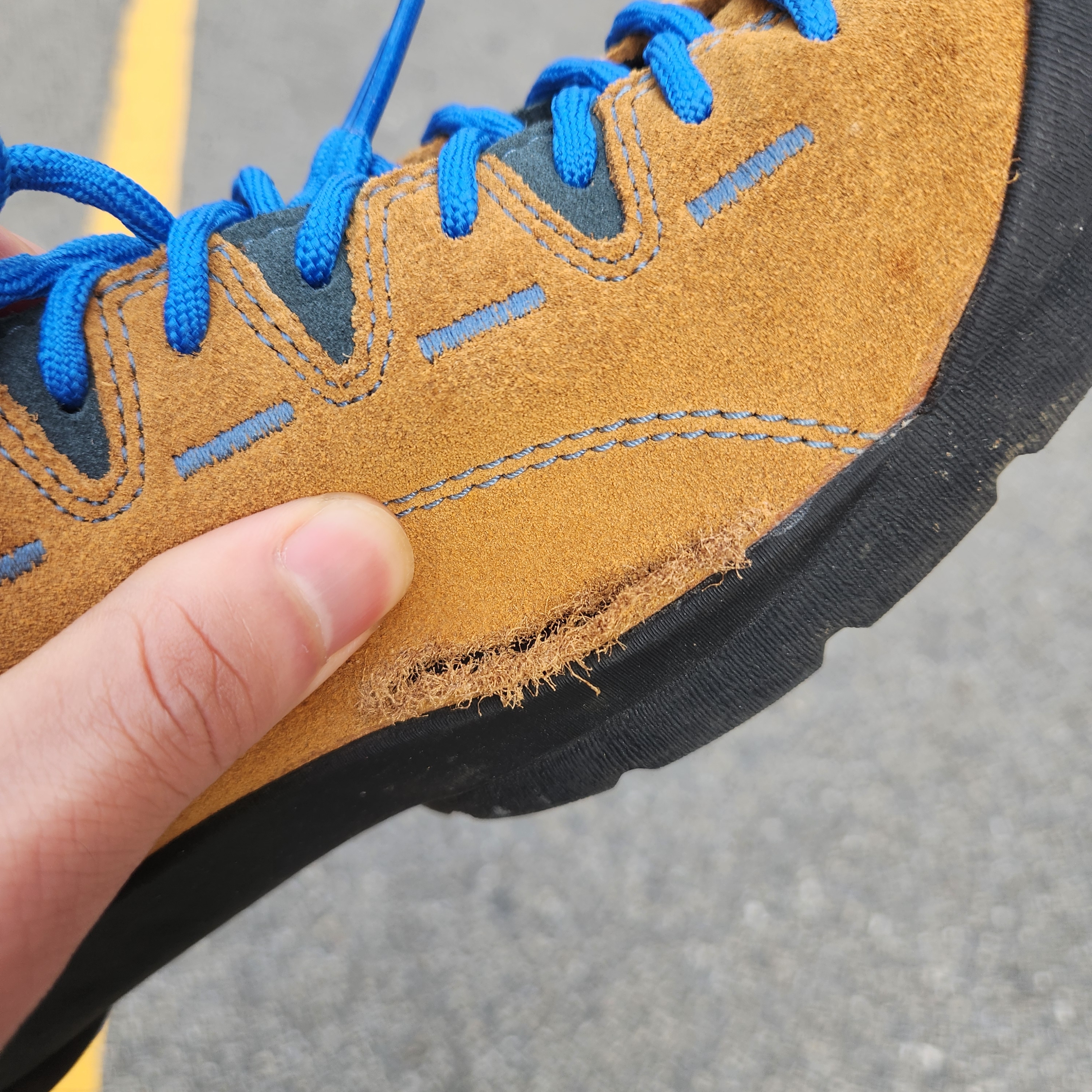Keen Jasper Suede Sneakers Camel 착용 스타일