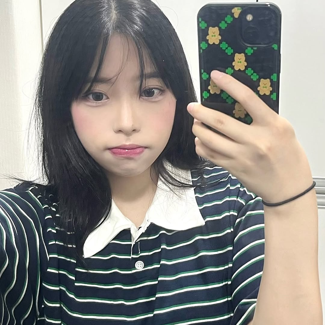 [EARPEARP X LOTTE GUM] Covy in Clover Line Epoxy Case 착용 스타일 - 1