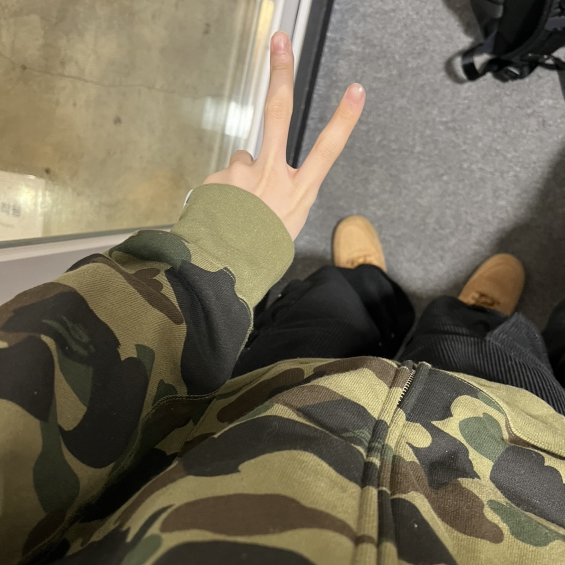 BAPE 1st Camo Shark Full Zip Hoodie Army Green 착용 스타일
