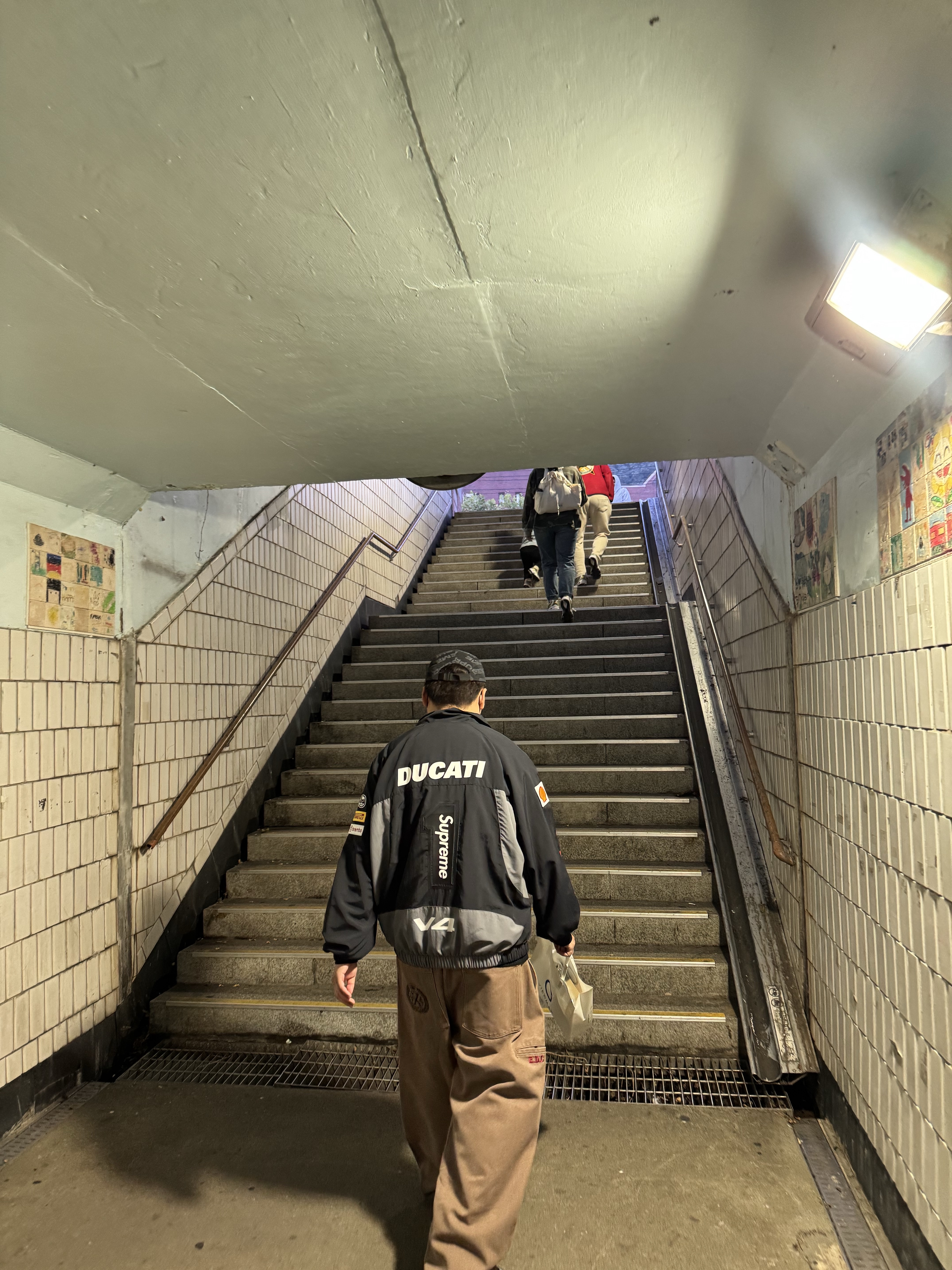 Supreme x Ducati Track Jacket Black - 24SS 착용 스타일