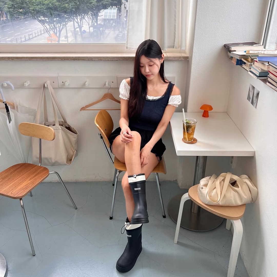 earpearp Sheer String Rain Boots Middle Black 착용 스타일 - 1
