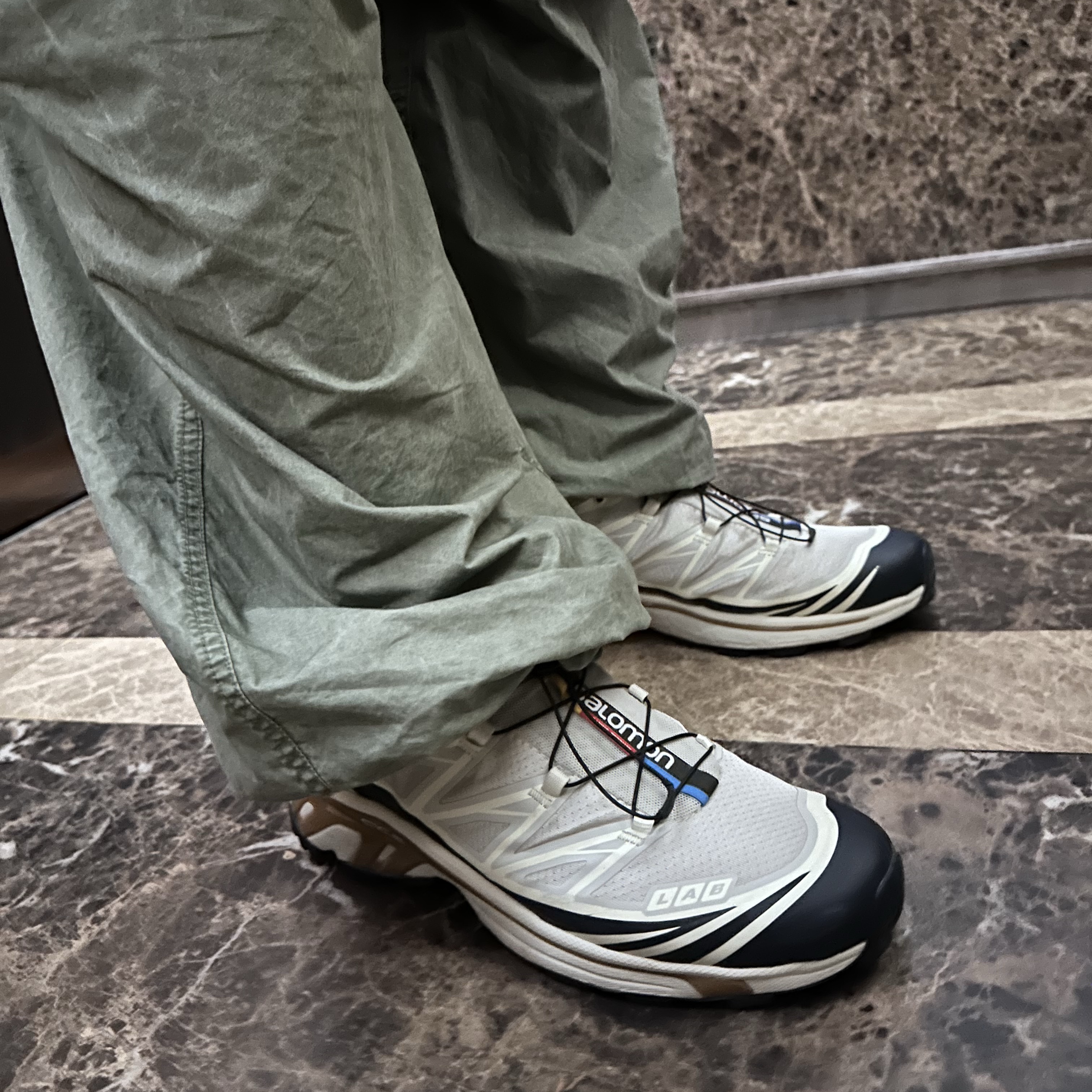 Obey Giant Cargo Pants Lichen Green, Salomon XT-6 Lunar Rock Dark Sapphire 착용 스타일 - 2