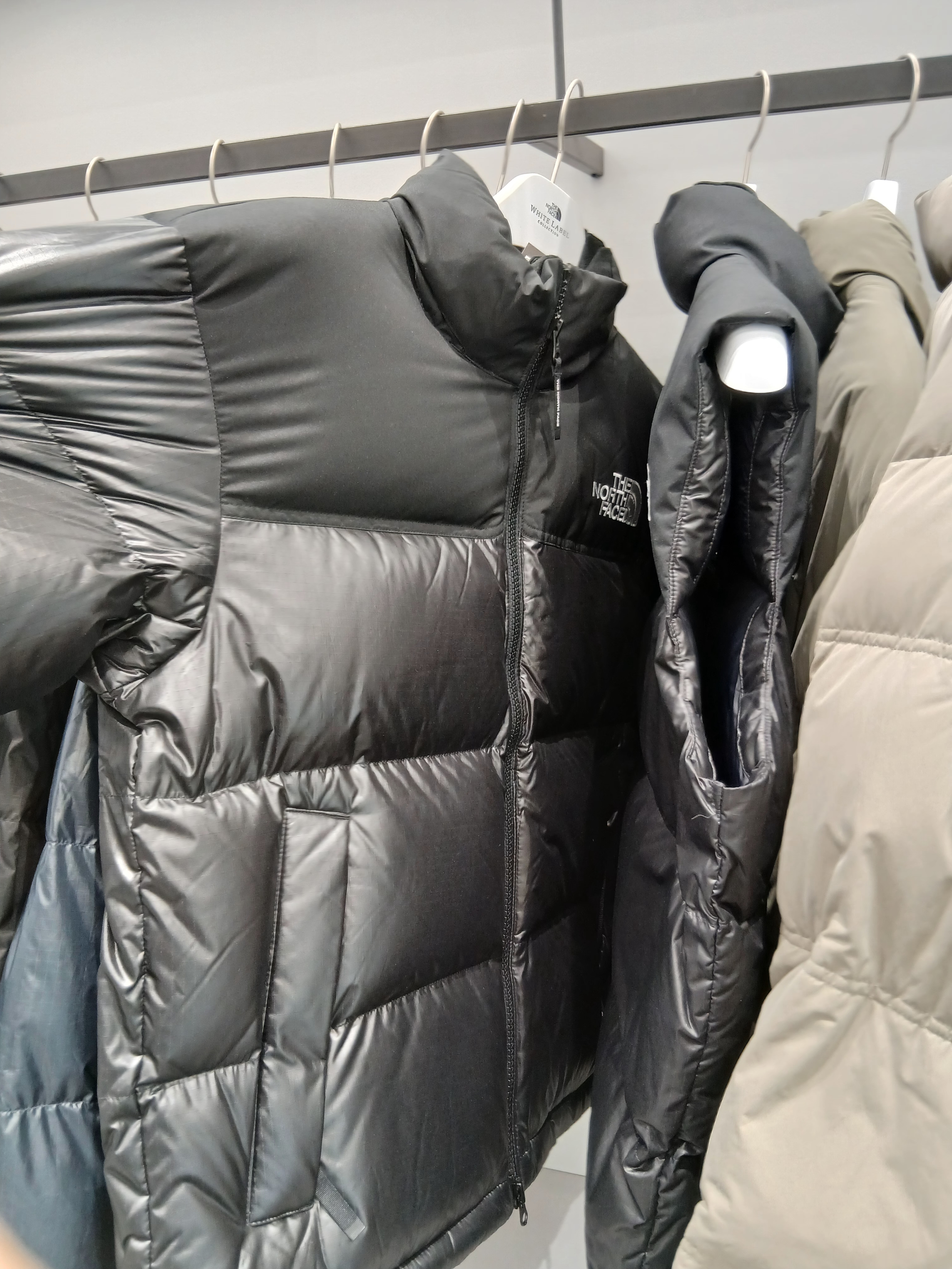 Nike ACG Trail Cap Black, Arc'teryx Norvan Jacket Black 착용 스타일 - 7
