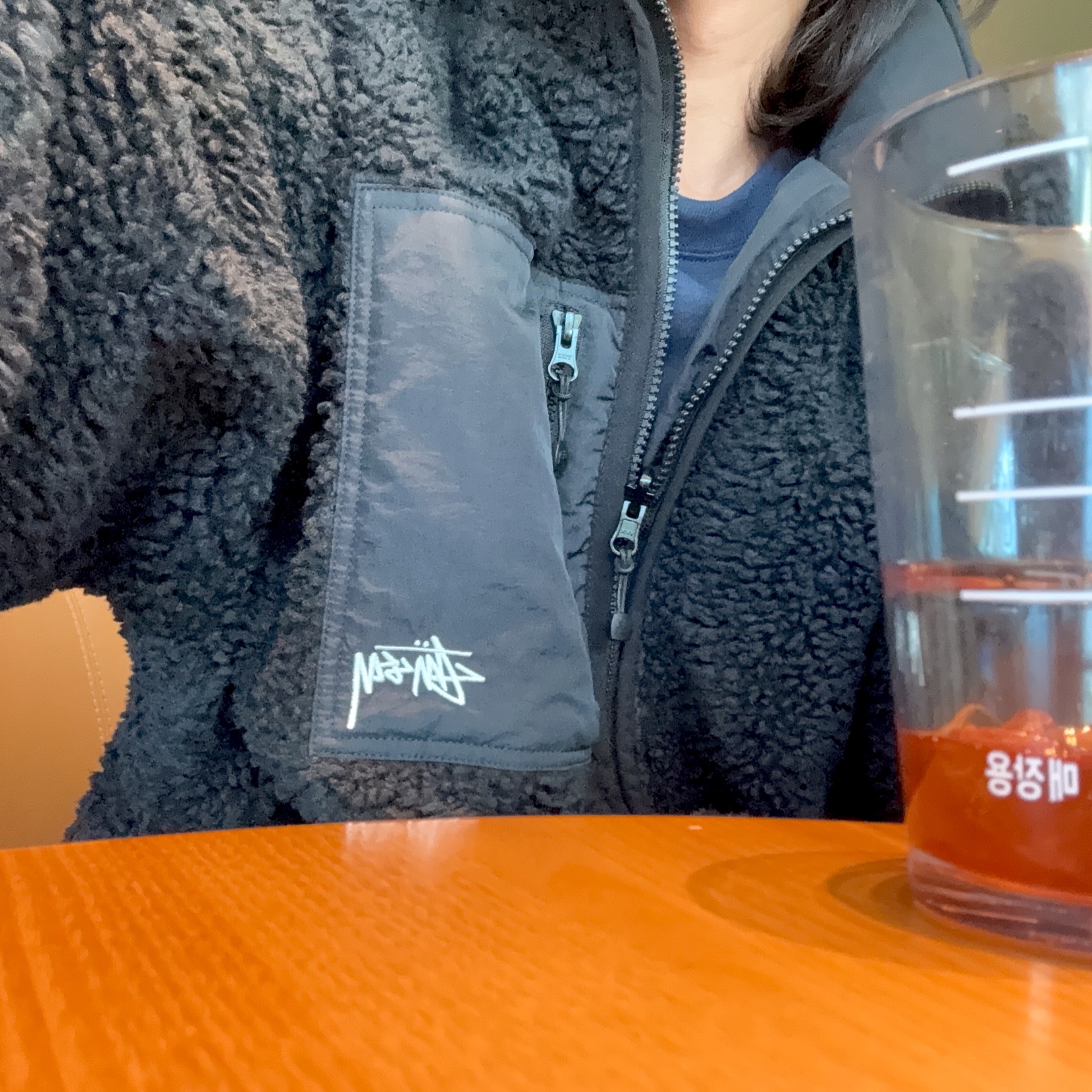 Stussy Sherpa Reversible Jacket Black 착용 스타일