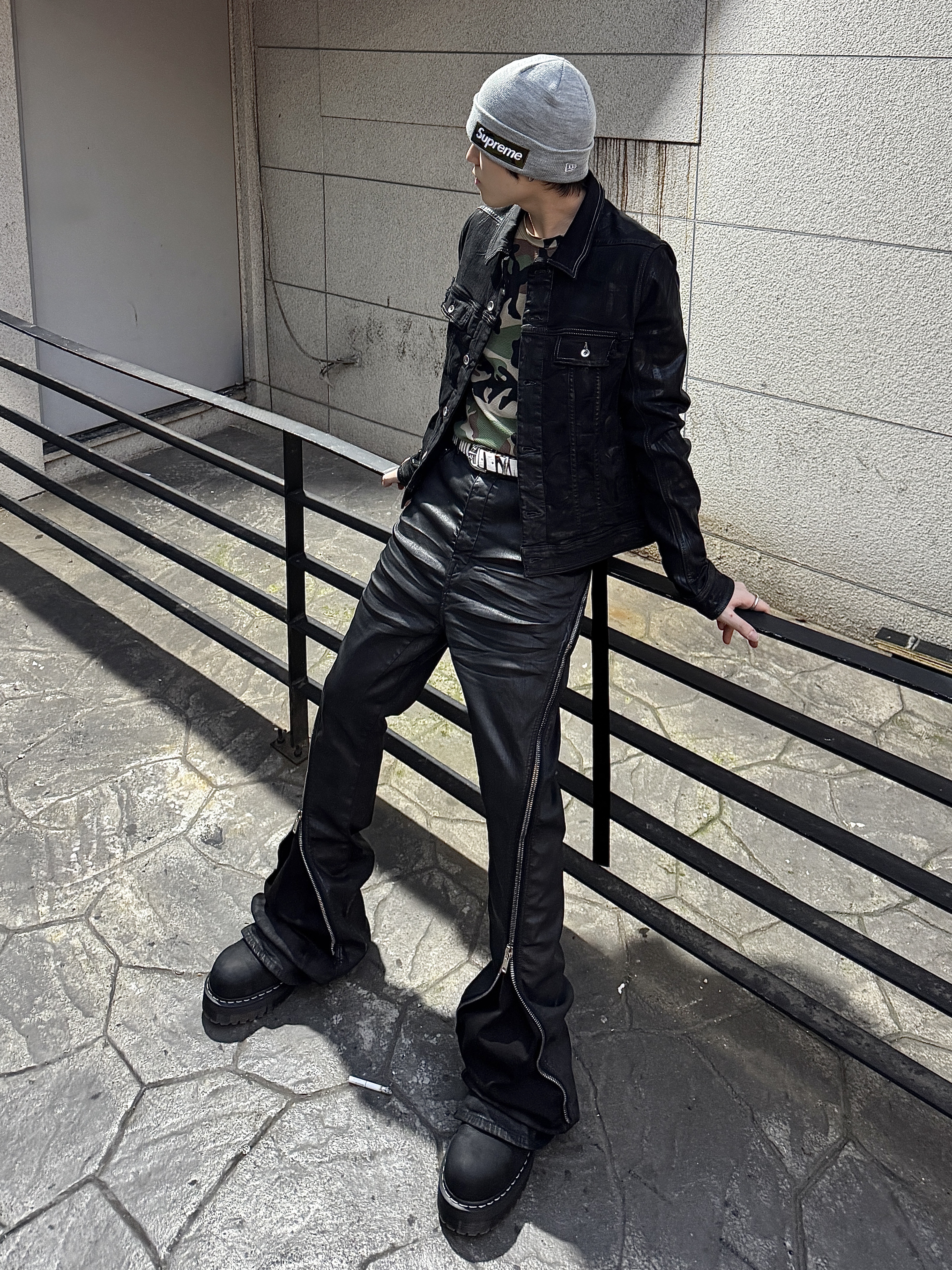 Stussy Bamboo Buckle Belt Hairy Zebra Pattern, Corteiz Guerillaz Thermal L/S T-Shirt Woodland Camo 착용 스타일 - 1