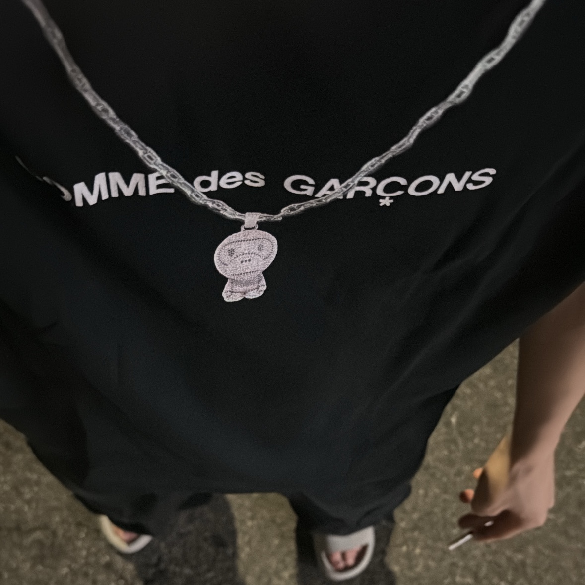 BAPE x Comme Des Garcon Osaka Baby Milo Chain #2 T-Shirt Black, Arc'teryx Granville 16 Backpack Black 착용 스타일 - 1
