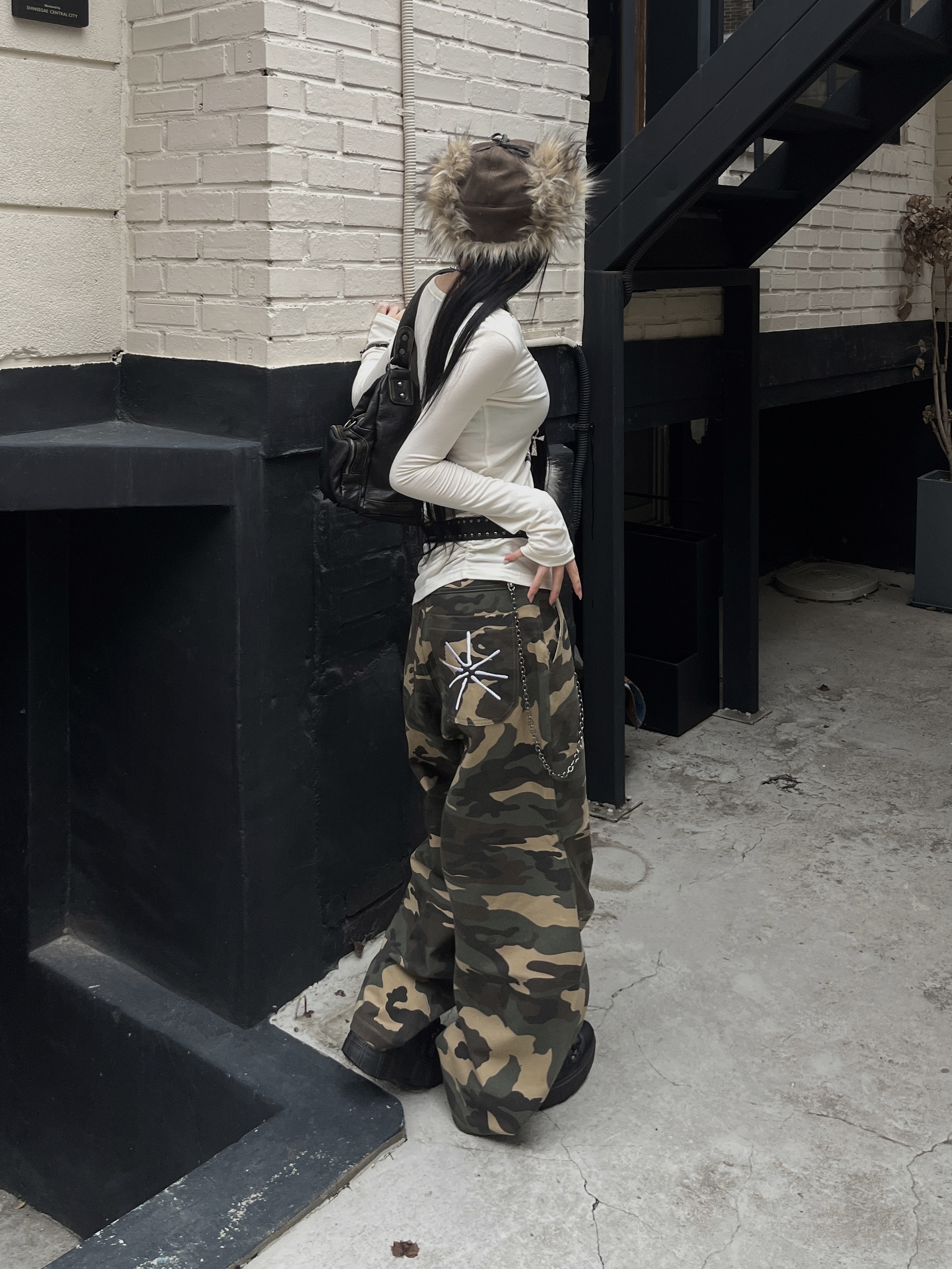 SLOW RECORD HOUSE Double Pintuck Cotton Pants Camo Vintage Green 착용 스타일 - 5