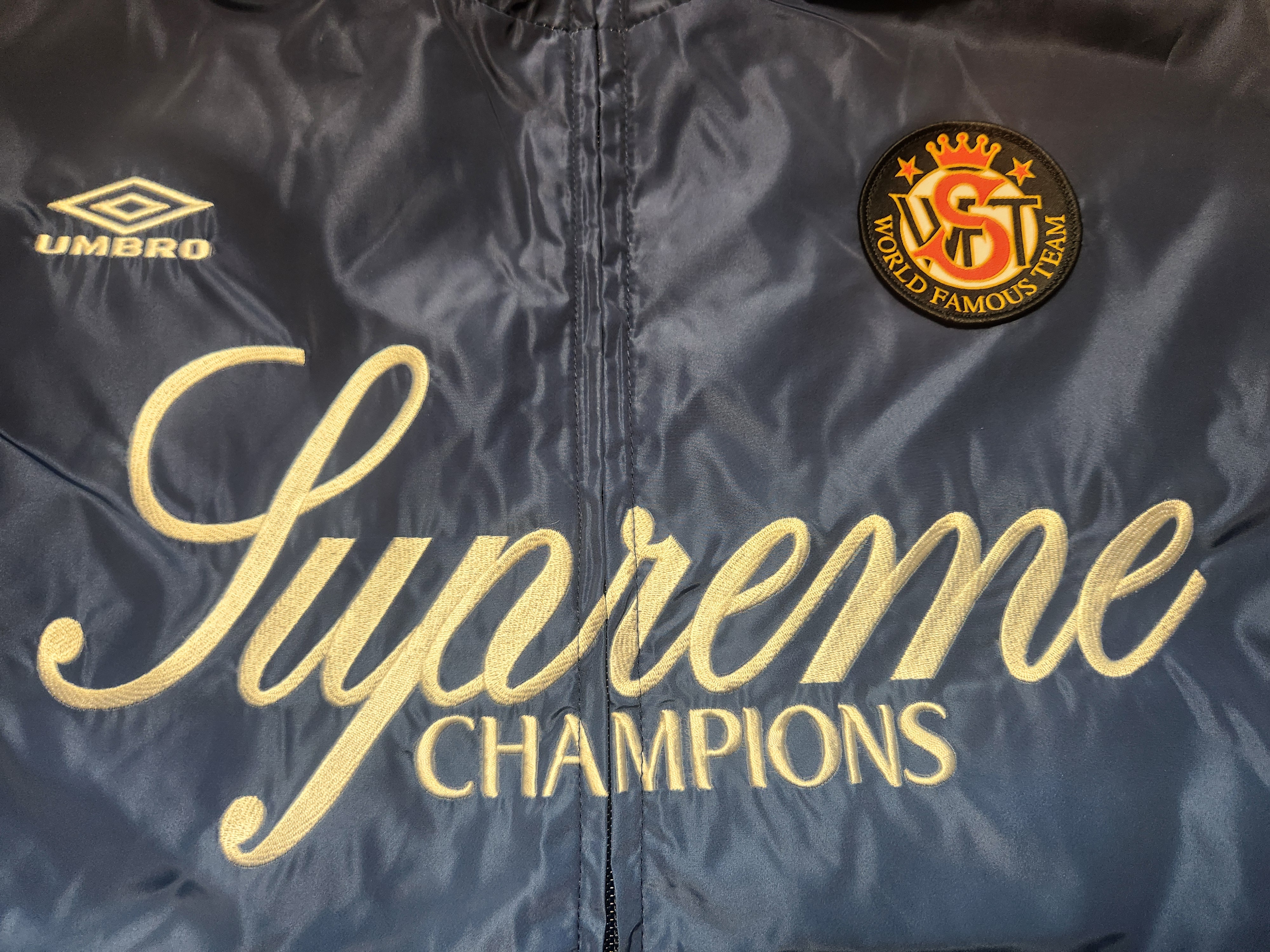 Supreme x Umbro Gradient Track Jacket Navy - 25FW 착용 스타일 - 3