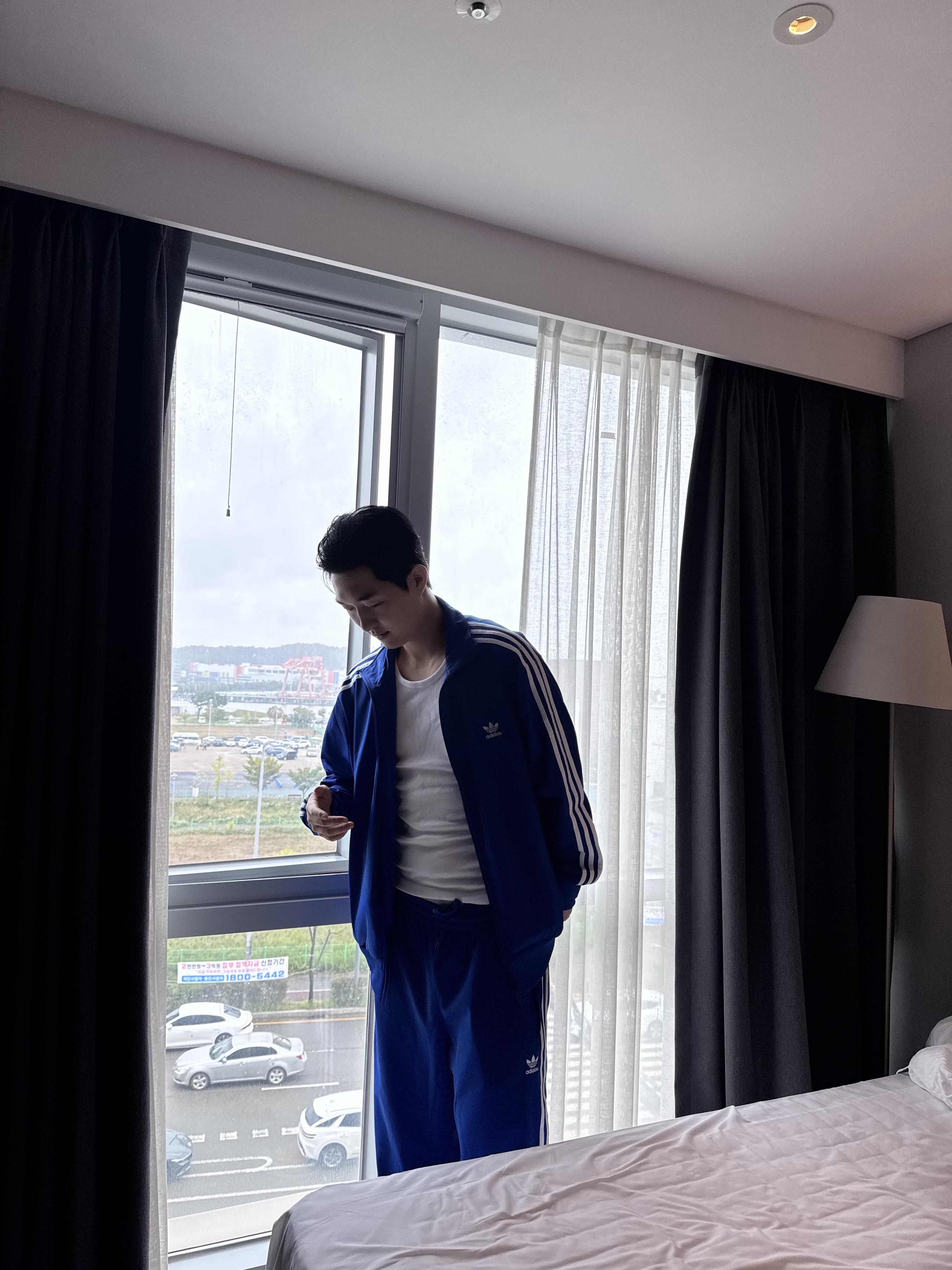 Adidas Adicolor Classics Firebird Track Top Black - KR Sizing, Adidas Adicolor Classics Firebird Track Tracksuit Bottoms Semi Lucid Blue - KR Sizing 착용 스타일 - 4
