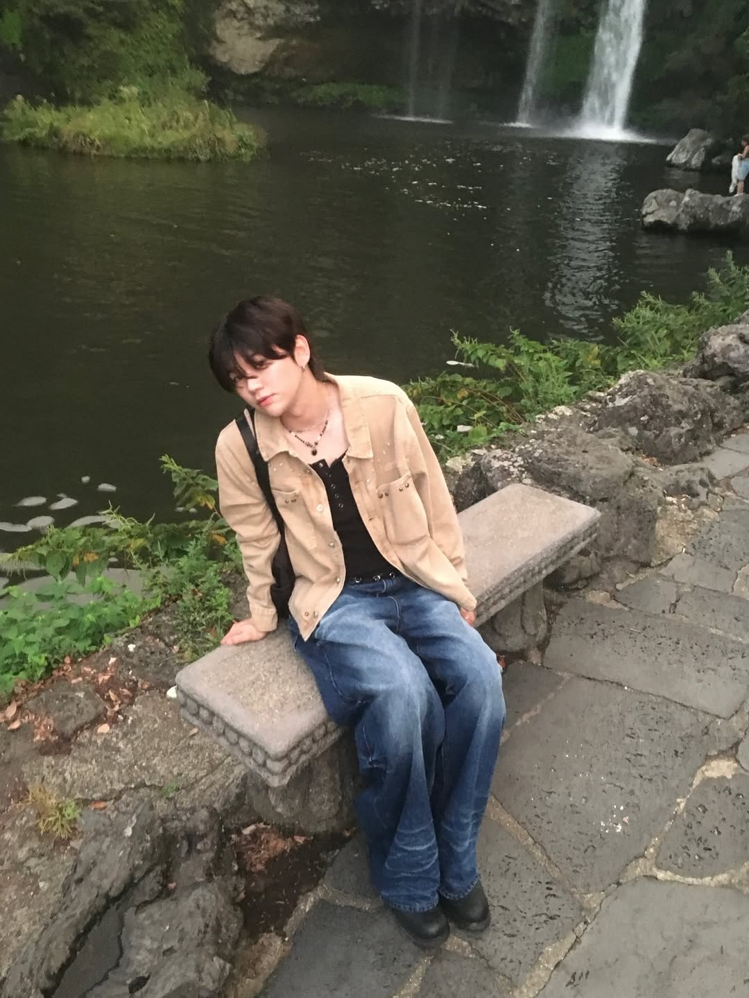 SSERPE Starry Night Washed Wide Denim Pants Blue 착용 스타일 - 3