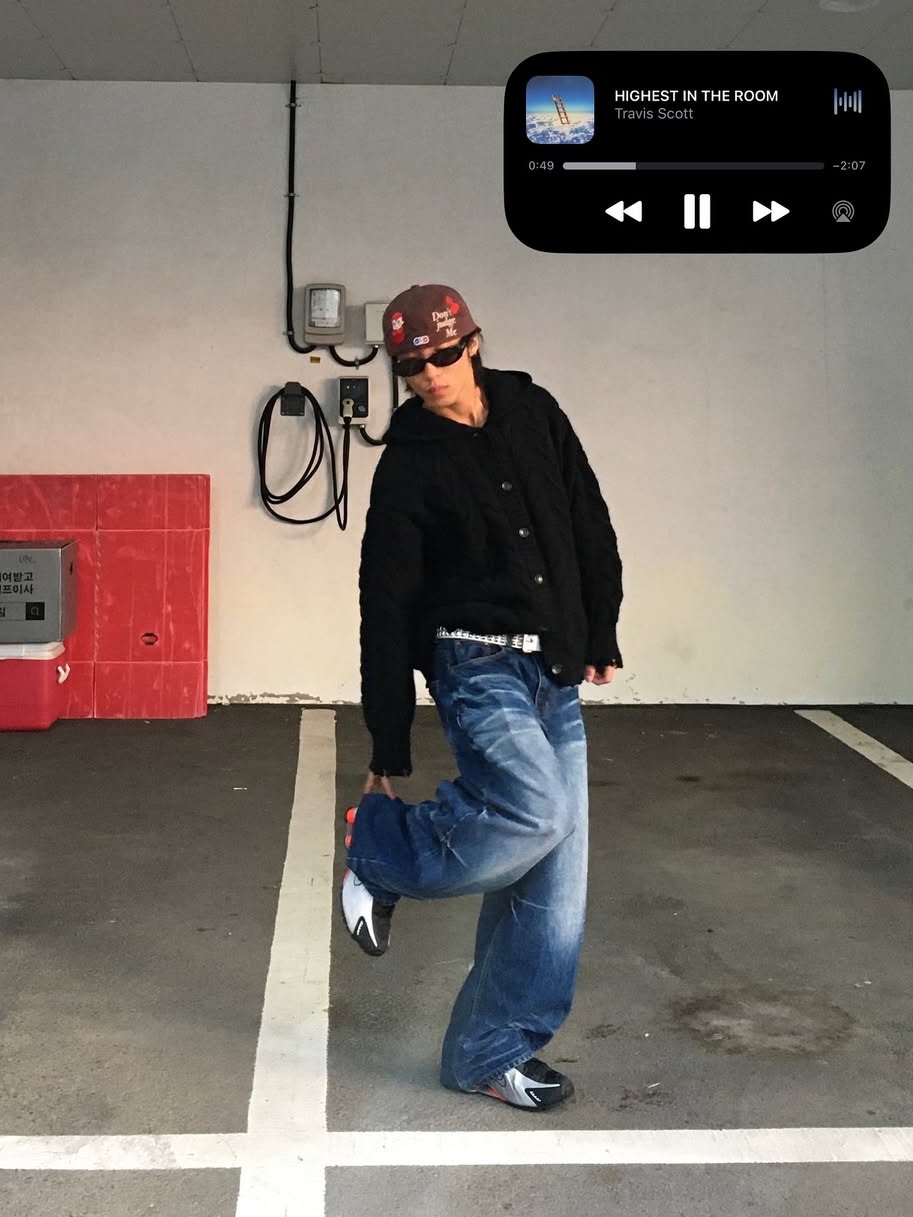 SSERPE Starry Night Washed Wide Denim Pants Blue 착용 스타일