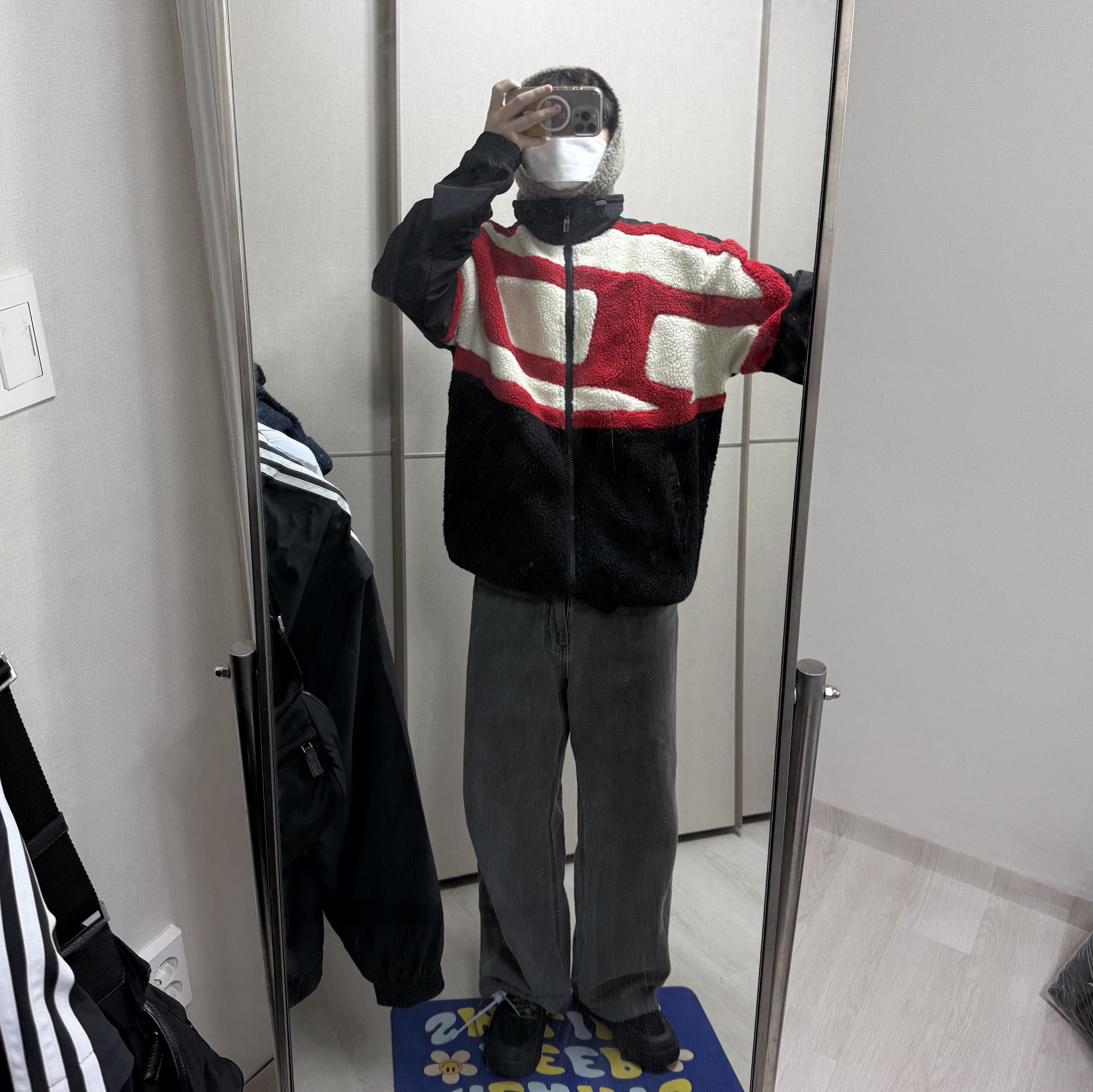 Diesel S-Ovady Boa Nylon Mix Material Mock Neck Jacket Black Red, Nike x Off-White Air Force 1 Low Black White 착용 스타일
