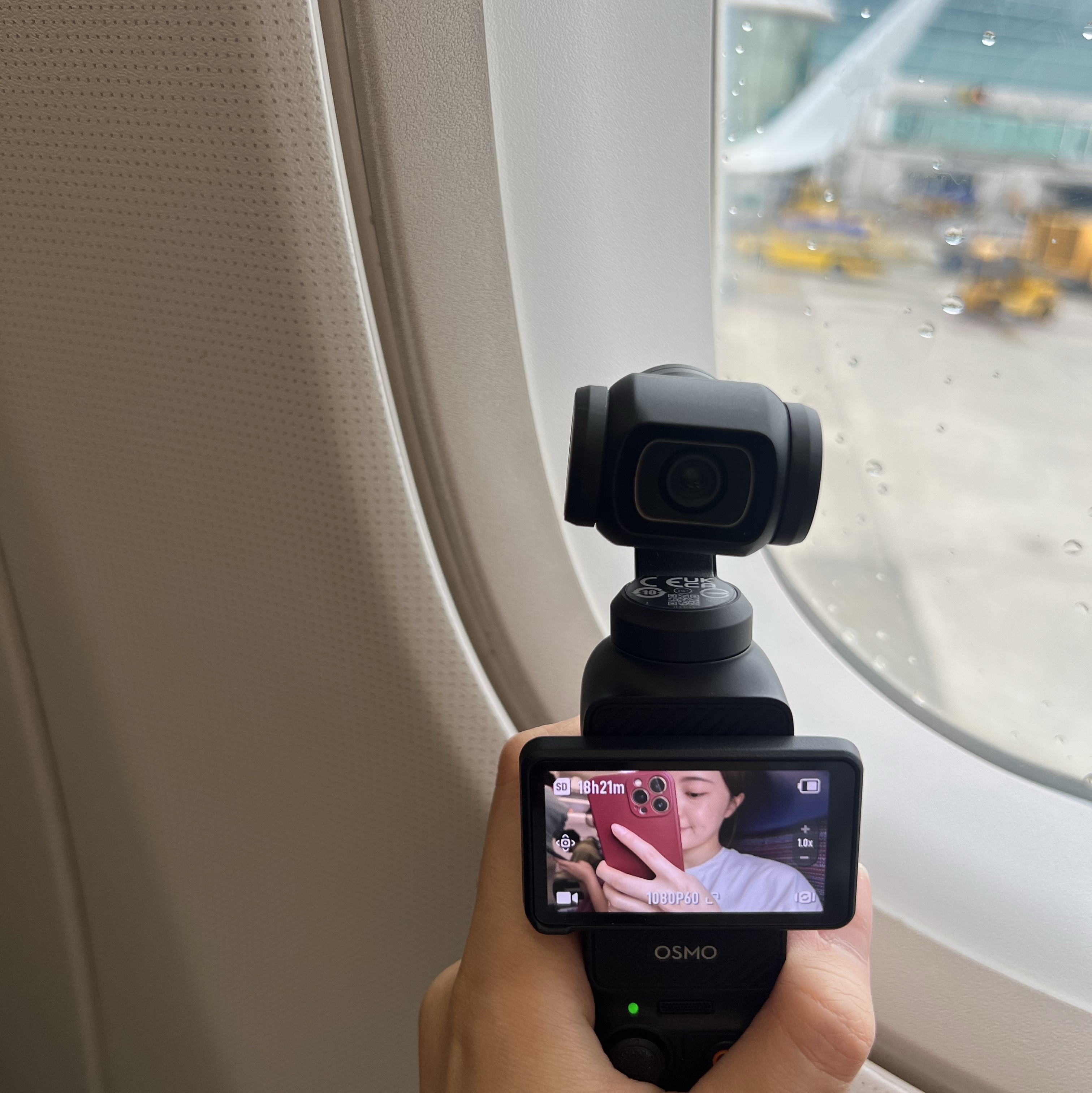 DJI Osmo Pocket 3 Creator Combo Classic Black (Korean Ver.), Vivienne Westwood Orb Peru T-Shirt Cream 착용 스타일 - 1