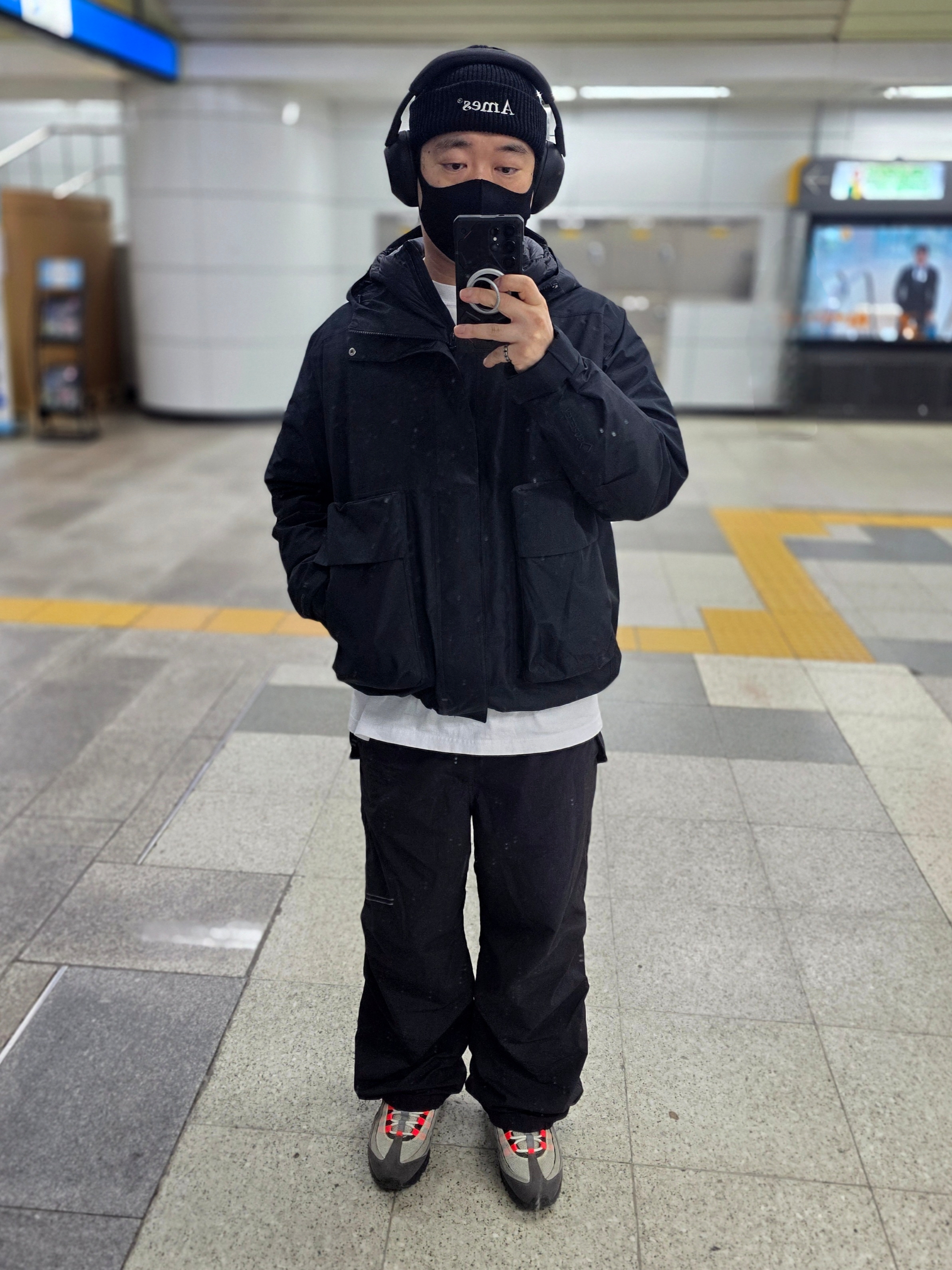 Nike Air Max 95 OG Solar Red 2018, Nike NSW Storm-FIT ADV Tech Pack Gore-Tex Hooded Jacket Black - Asia 착용 스타일