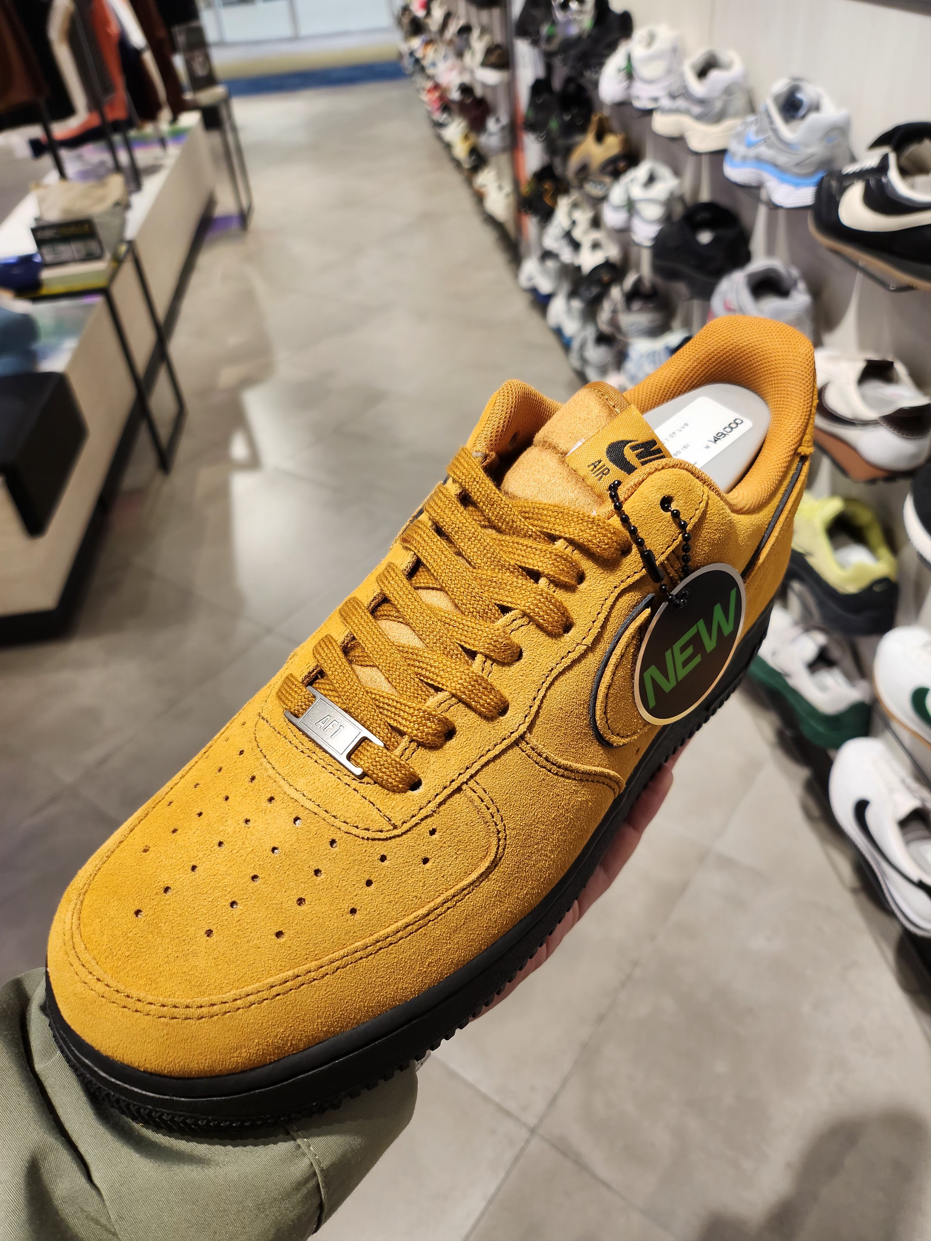 Nike Air Force 1 Low '07 LV8 Desert Ochre Black 착용 스타일