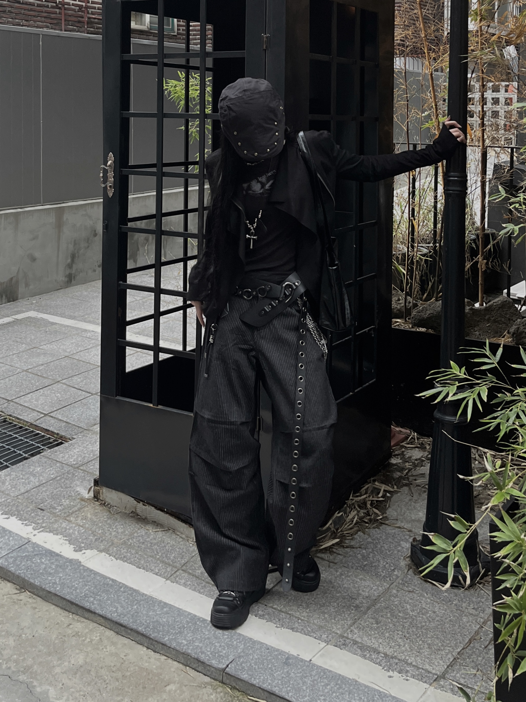 SLOW RECORD HOUSE Double Pintuck Stripe Denim Pants 착용 스타일 - 2