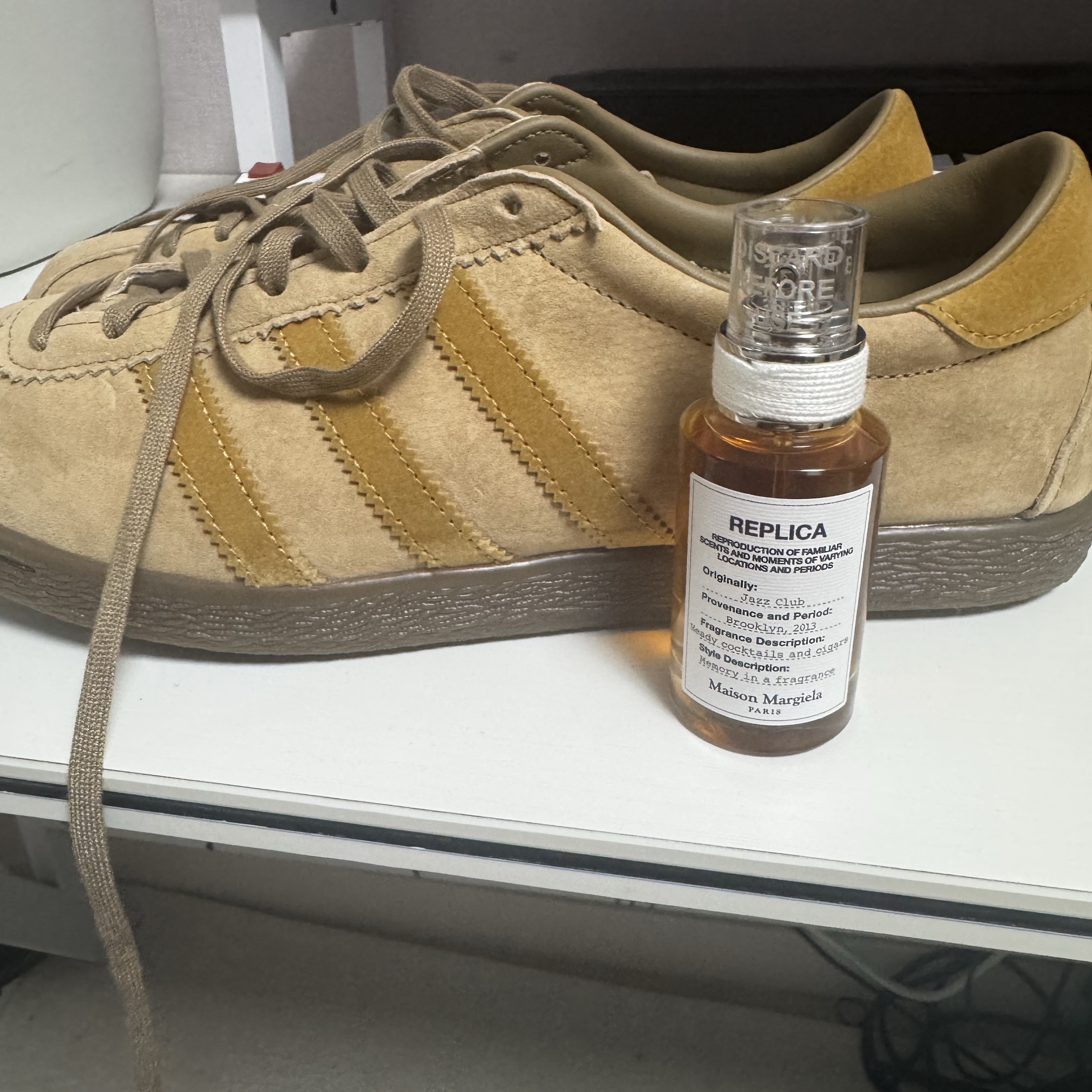 Adidas Tobacco Pantone Mesa, Maison Margiela Replica Jazz Club Eau De Toilette 30ml 착용 스타일 - 1