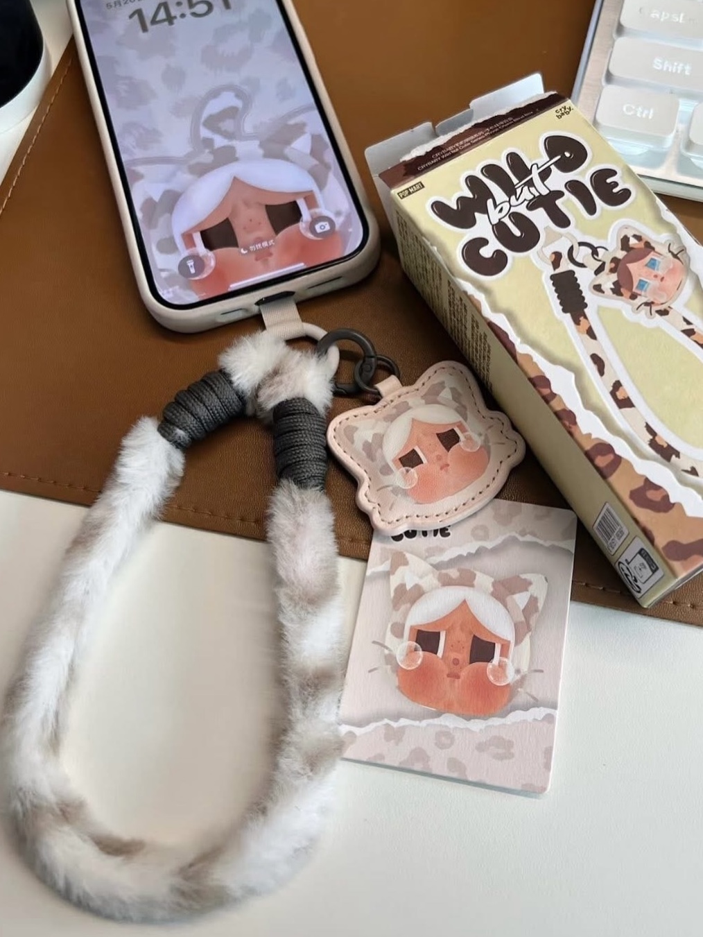 Pop Mart Crybaby Wild But Cutie Series Phone Charm Vanilla Cutie (Opened Case), Pop Mart Crybaby Wild But Cutie Series Vinyl Plush Pendant Vanilla Cutie (Opened Case) 착용 스타일