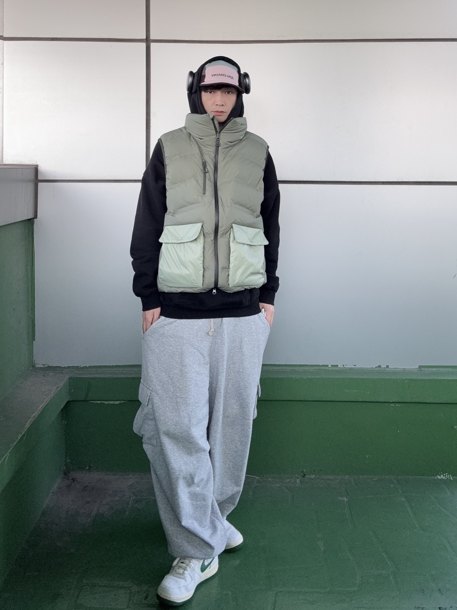Nike Air Force 1 '07 LV8 Varsity White Pine Green, IAB Studio Hoodie Black 착용 스타일 - 8