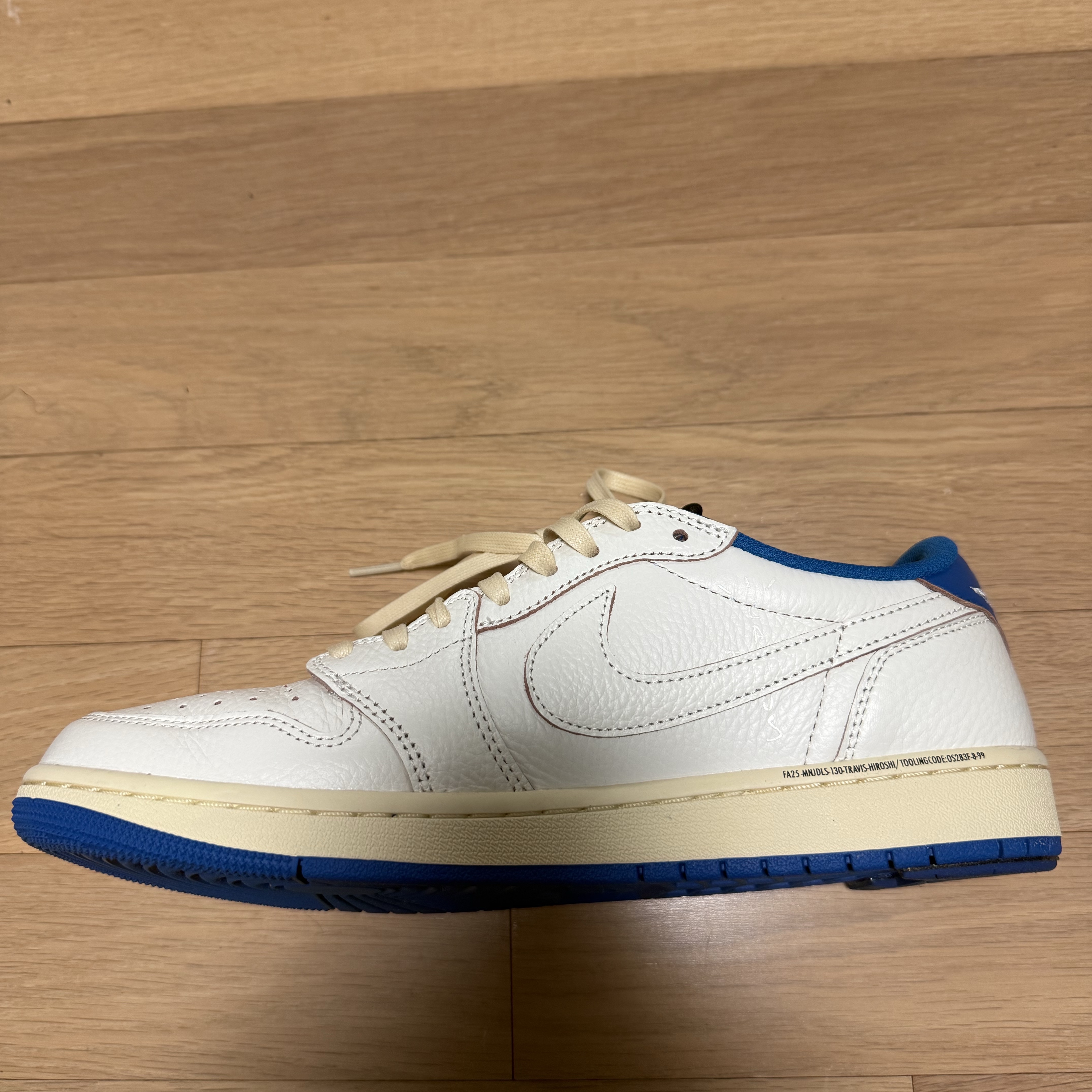 Jordan 1 x Travis Scott x Fragment Retro Low OG SP Sail Military Blue 착용 스타일 - 2