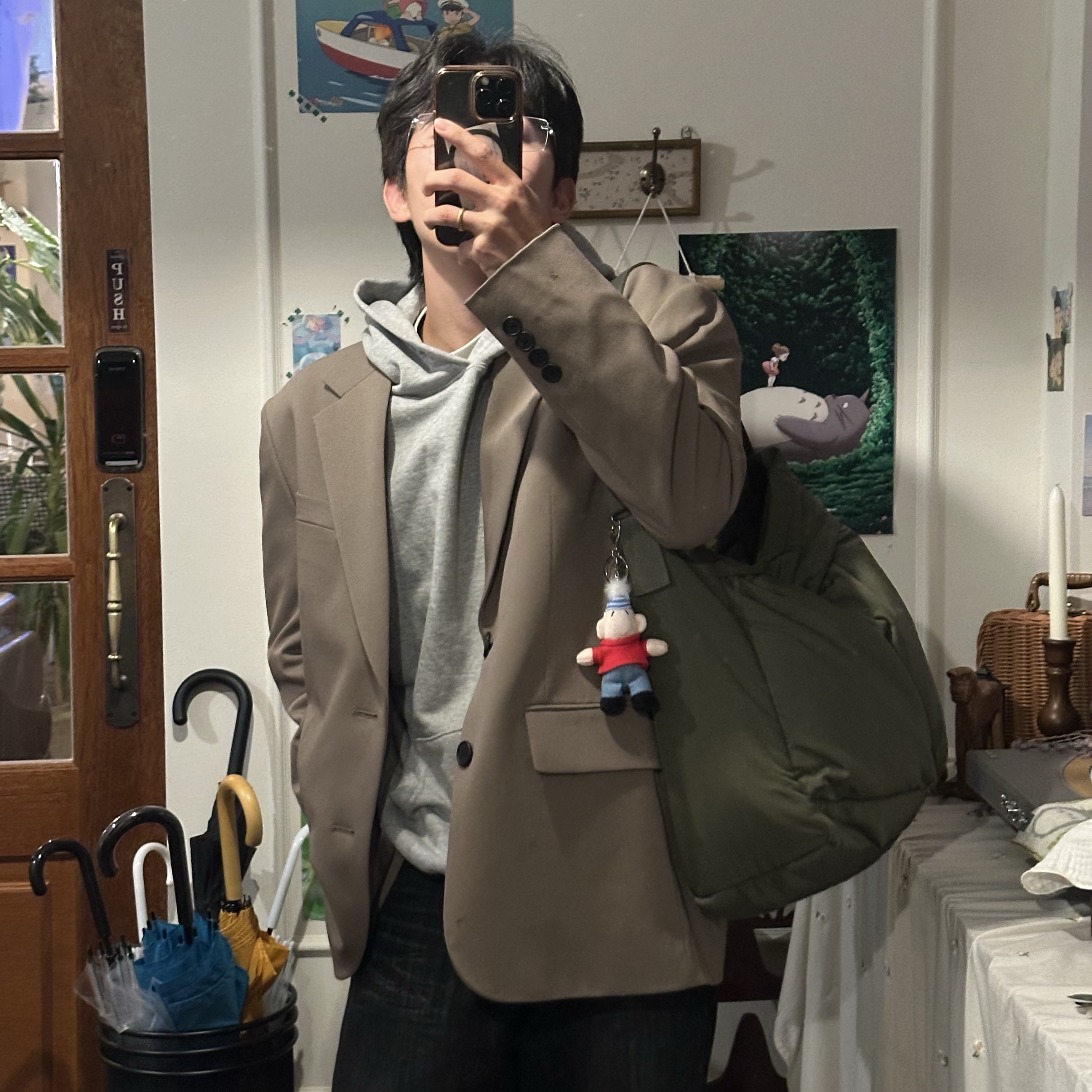Uniqlo 2-Way Utility Bag Olive 착용 스타일
