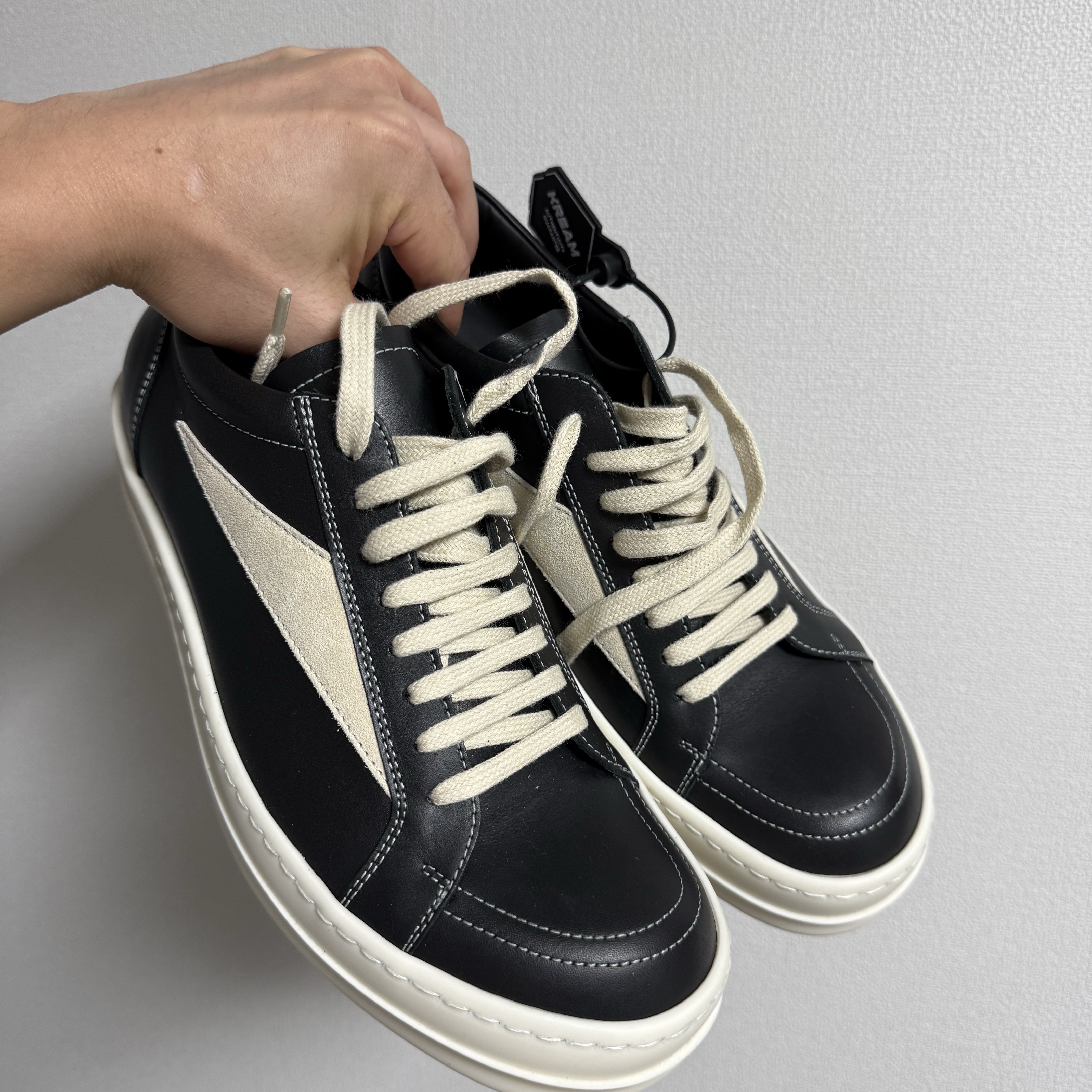 Rick Owens Luxor Vintage Sneakers Black Milk 착용 스타일 - 1