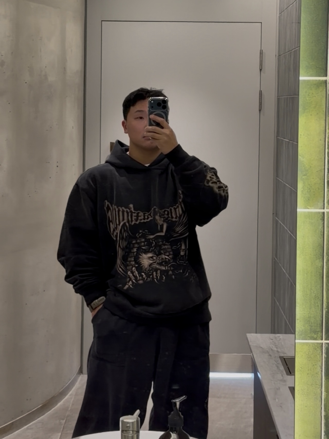 Travis Scott Circus Maximus Stadium Tour 25 Spray Hoodie Black, Polyteru 1011 Fatigue Sweatpants 1.2v Dark Purple Navy 착용 스타일