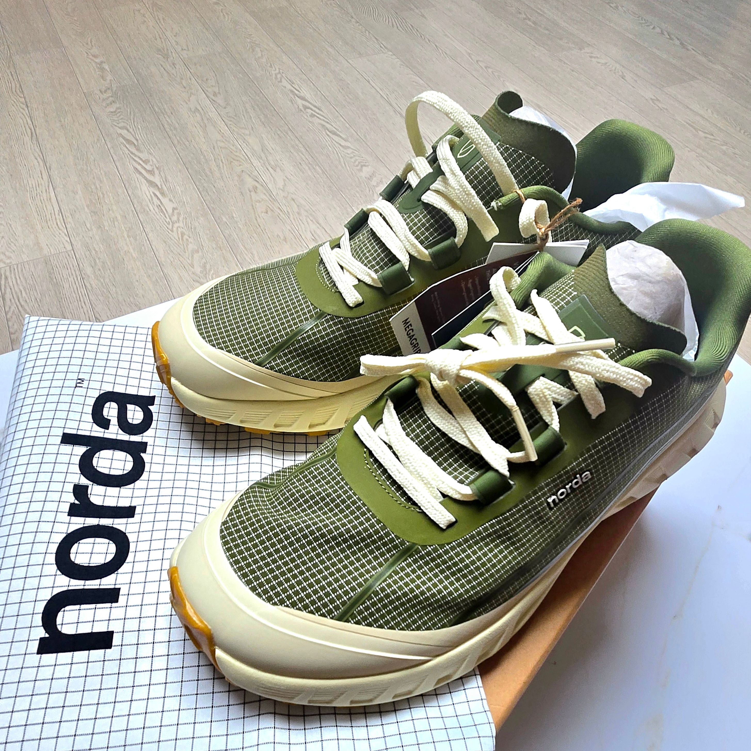 Norda 002 Sage 착용 스타일
