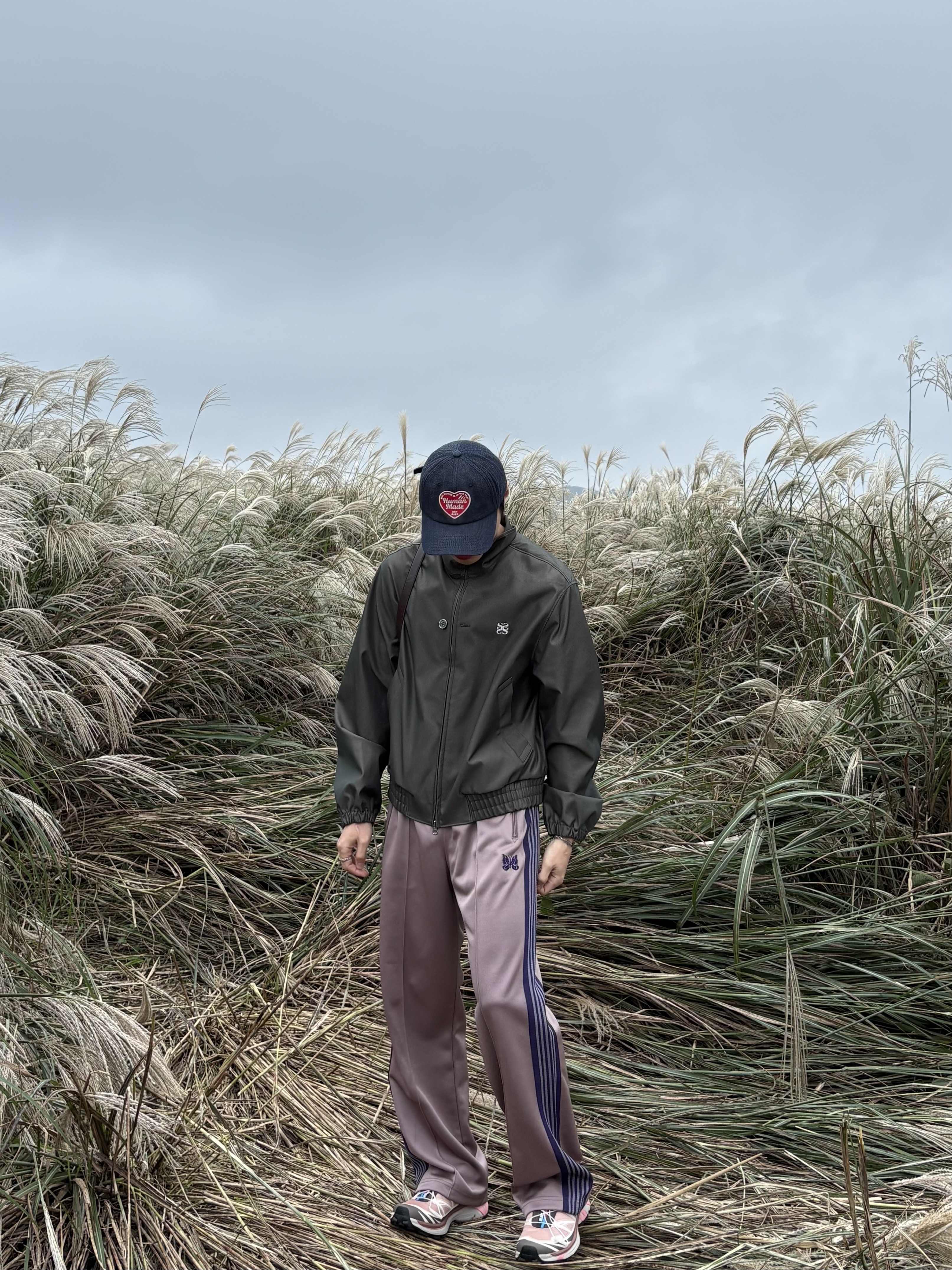 Human Made 6 Panel Denim Cap Indigo, Needles Straight Track Pants Poly Smooth Taupe 착용 스타일