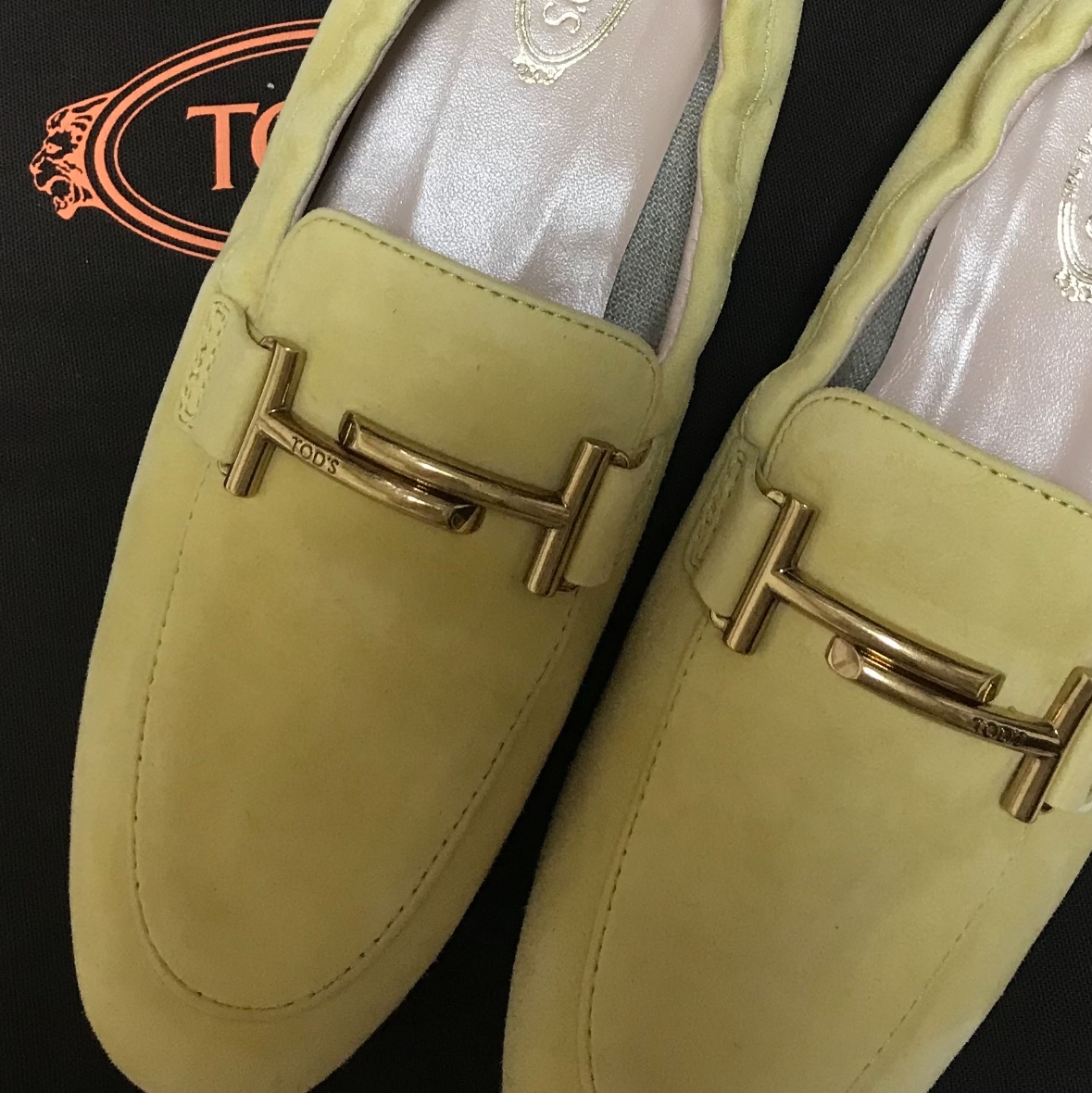(W) Tod's Double T Suede Loafers Beige 착용 스타일