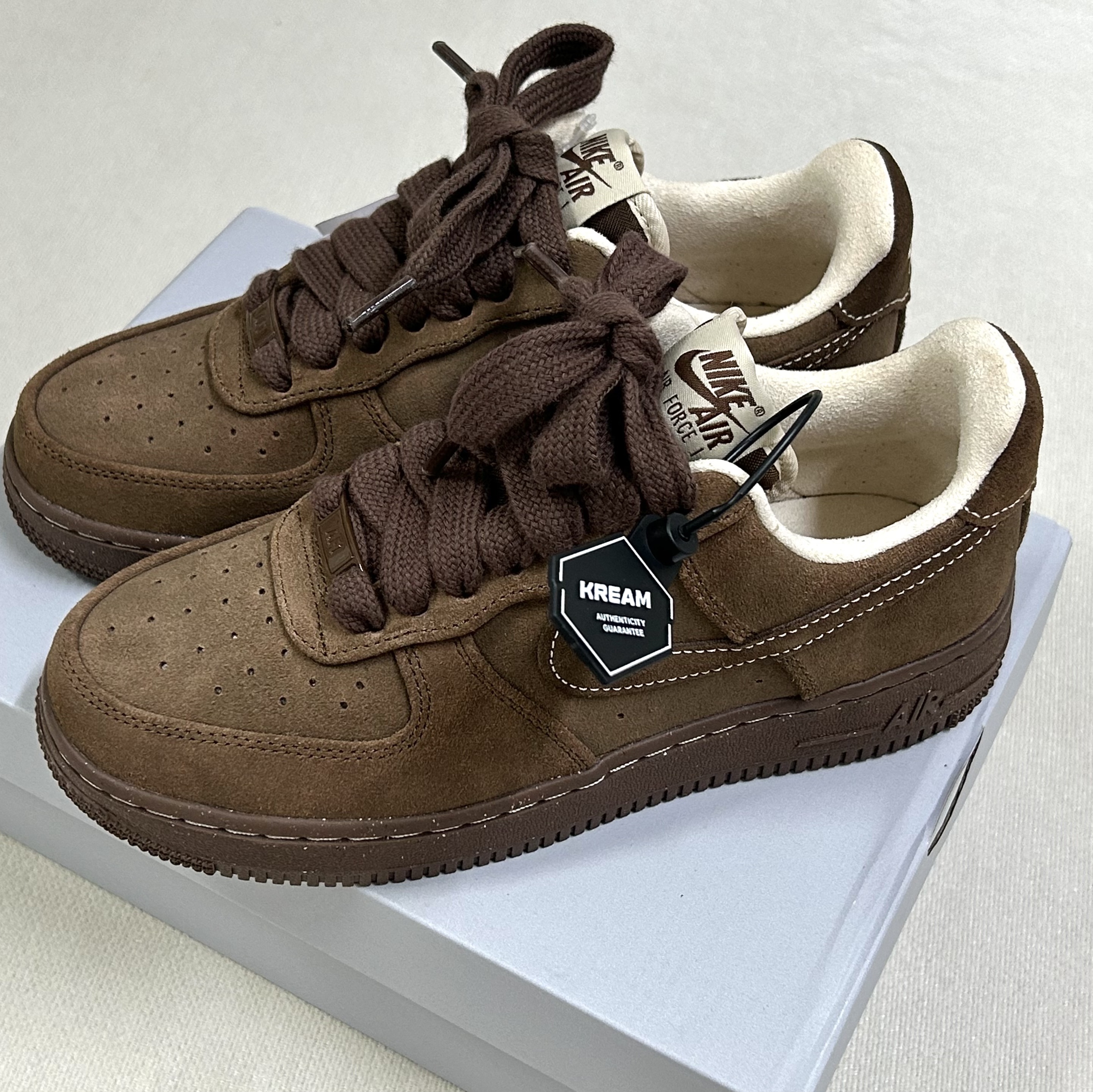 (W) Nike Air Force 1 '07 Cacao Wow 착용 스타일 - 2