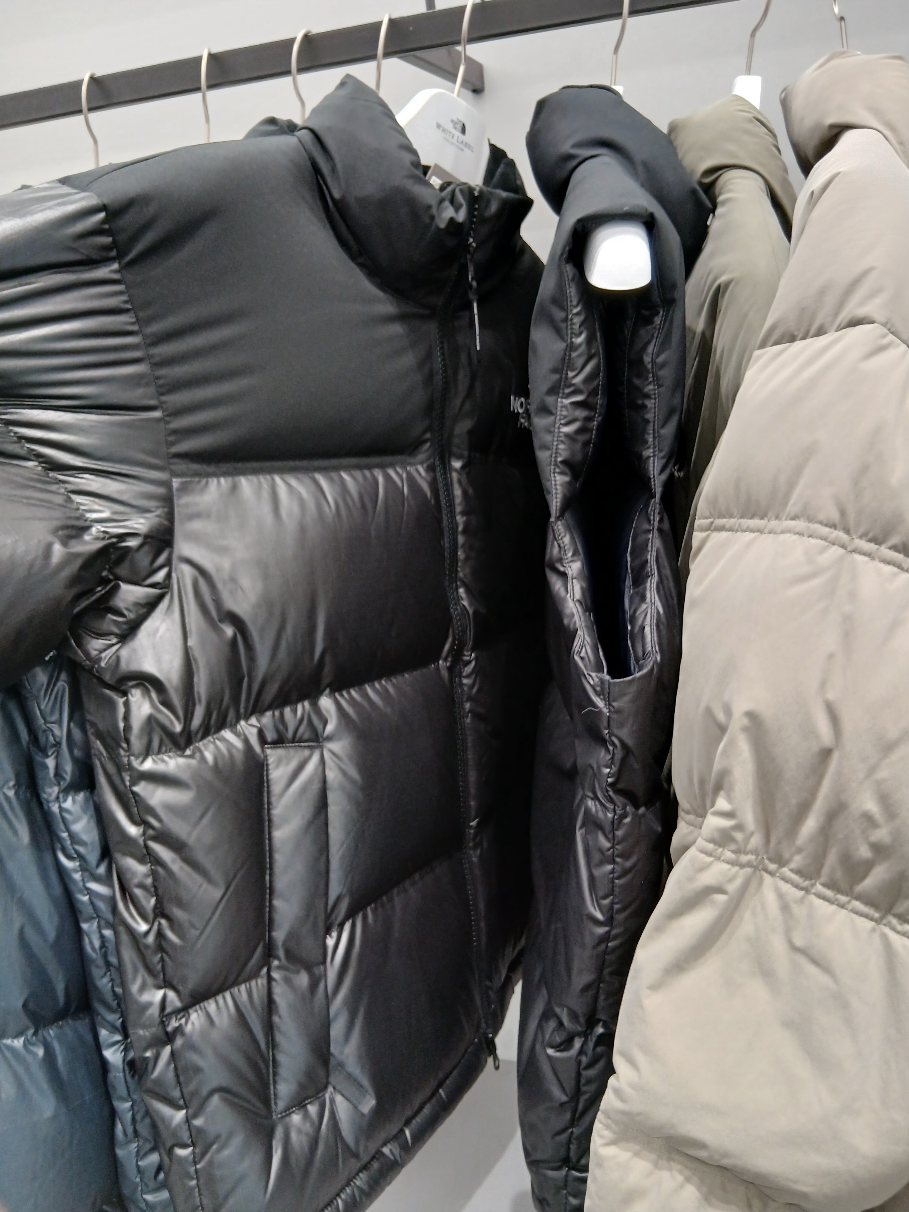 Nike ACG Trail Cap Black, Arc'teryx Norvan Jacket Black 착용 스타일 - 6